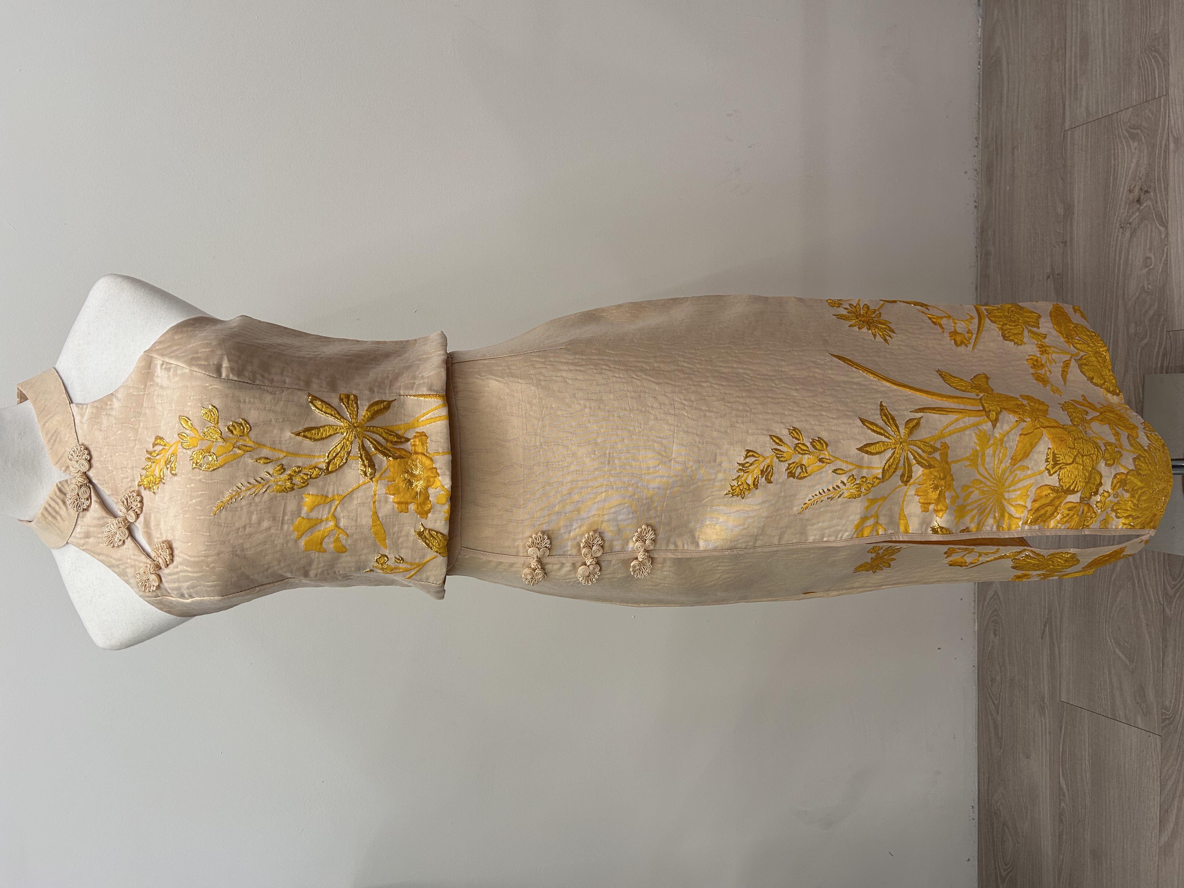 572.WB Cheong San Cut in Top & Skirt