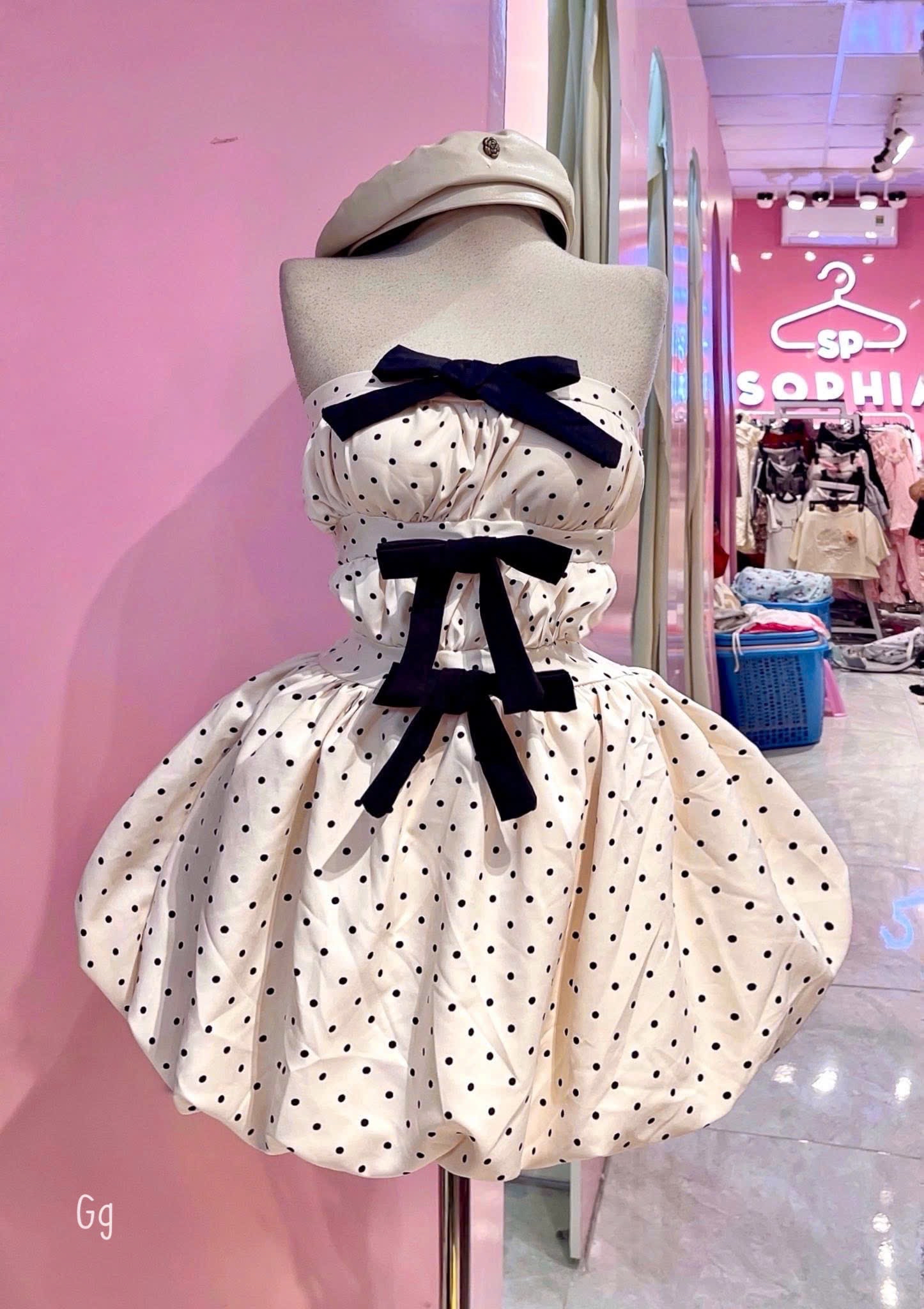 波點連身裙蝴蝶結