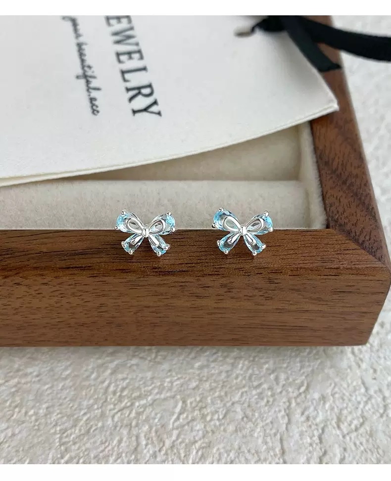 湖畔蝴蝶结耳钉