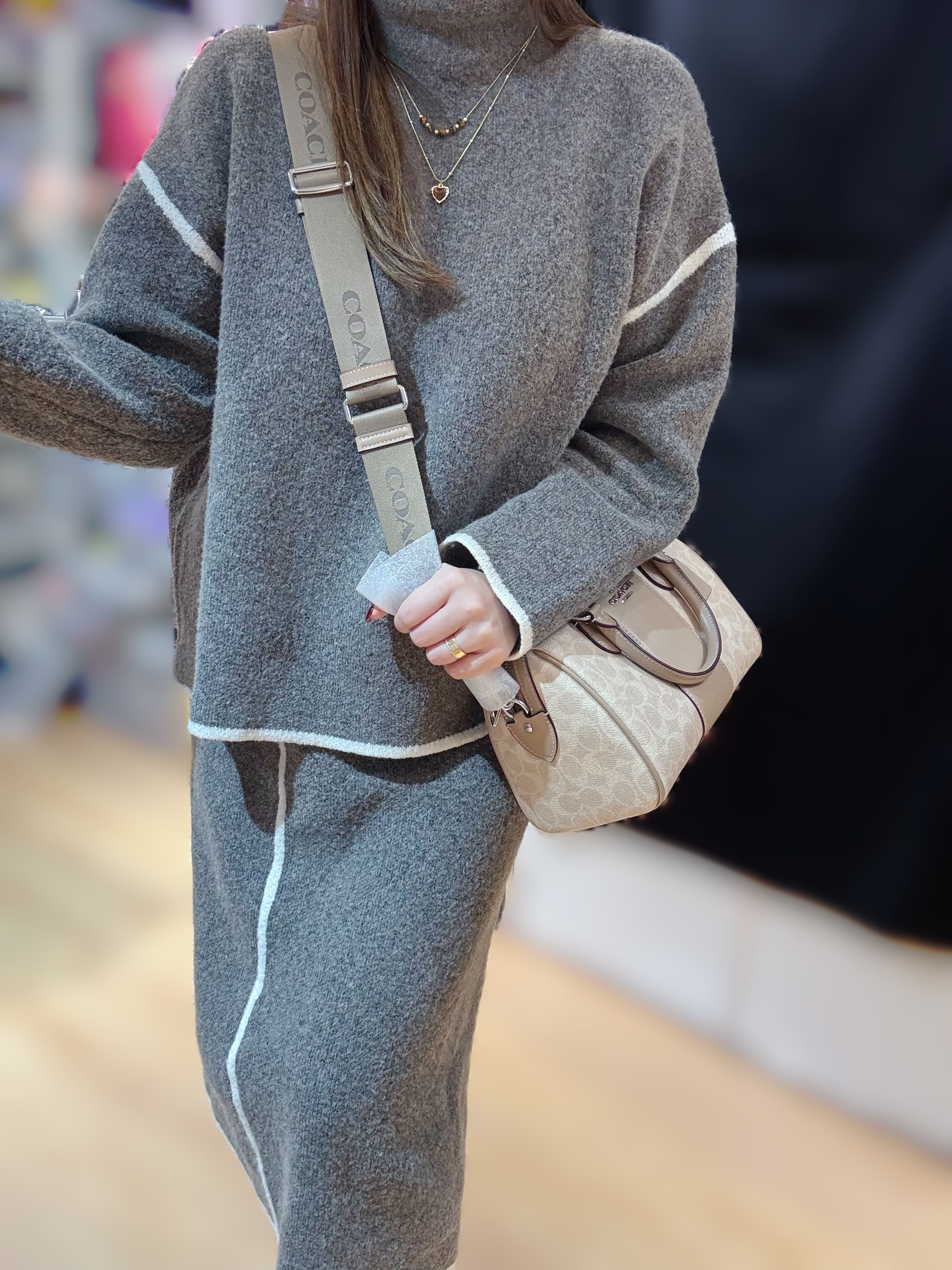 Coach Rowan crossbody milk tea/m