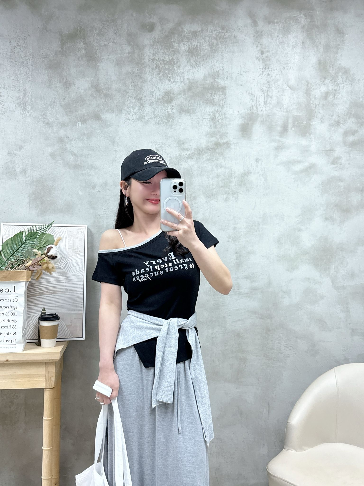 B05 拼色領斜腳英文字Top