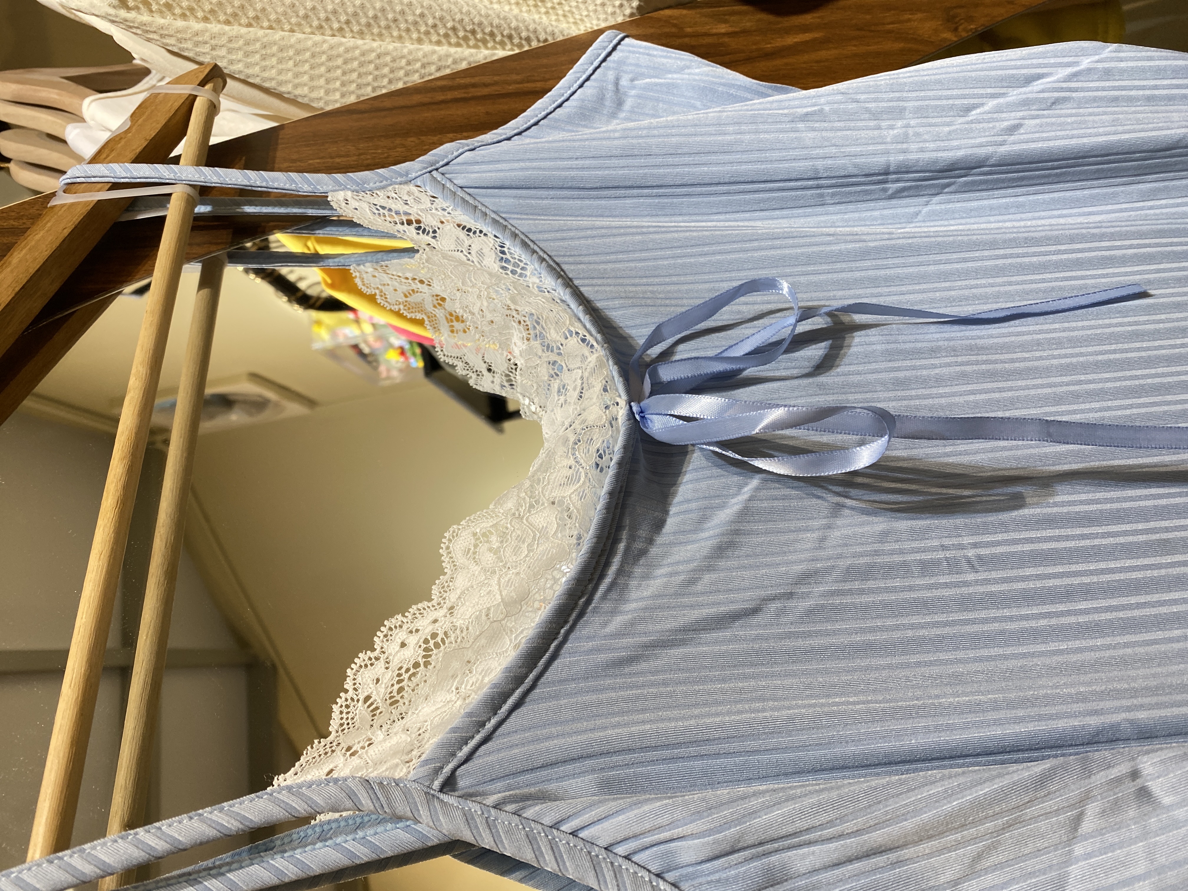 ✨4601号-甜美蕾丝边蝴蝶结吊带背心