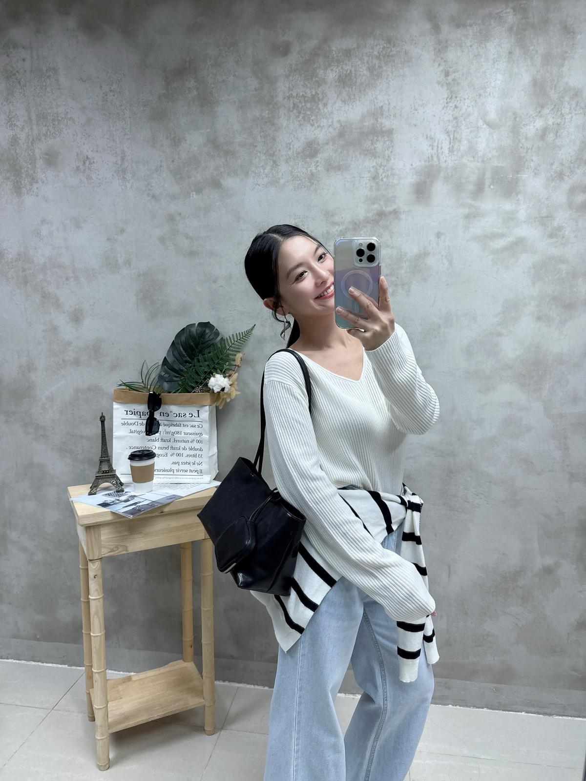 H11 V領百搭線Top