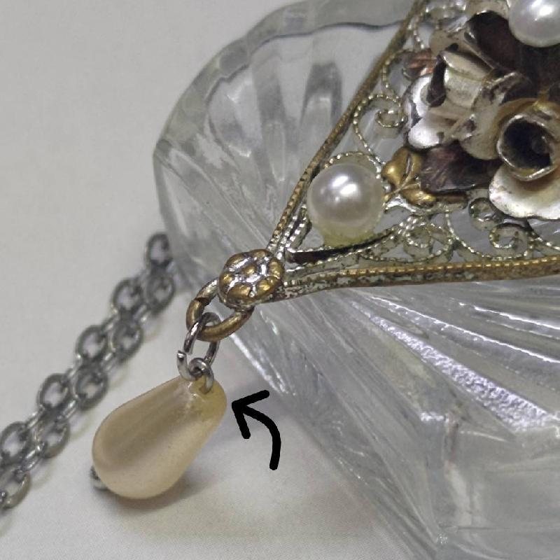 Vintage Art Deco Inspired Fan Pattern Clear Glass Purse Perfume Bottle Necklace - Recomposed New Old Stock(MZ001-8)