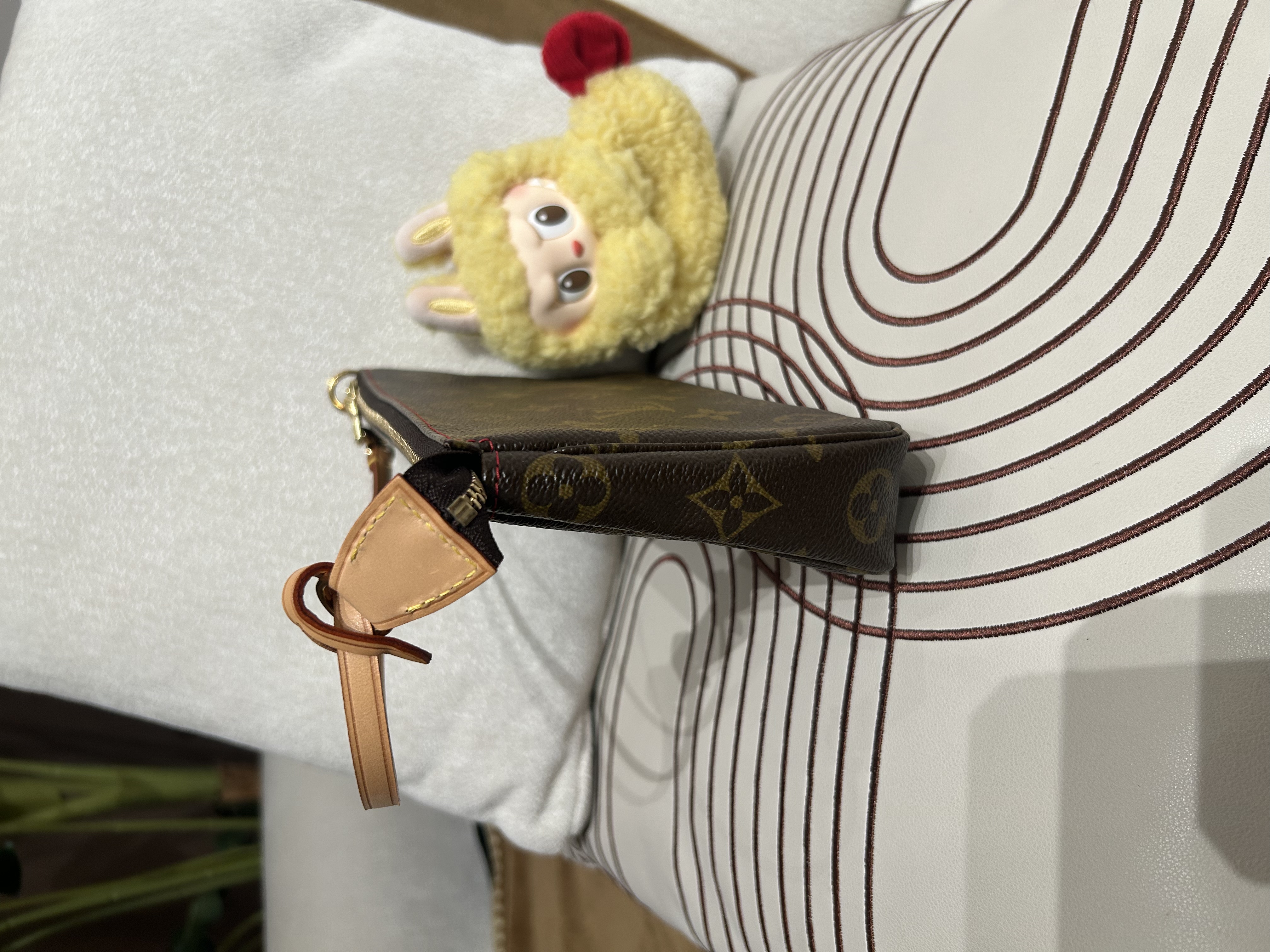 Lv Takashi Murakami Monogram Cherry Pochette Accessoires 單肩包（limited edition ） 100%Authentic, 98%New ✅Dust bag ✅Box