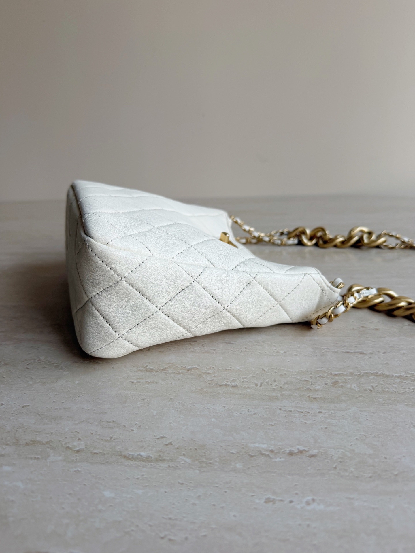 【預訂貨品】Chanel 22p 白色 Hobo⭐️ 芯片款