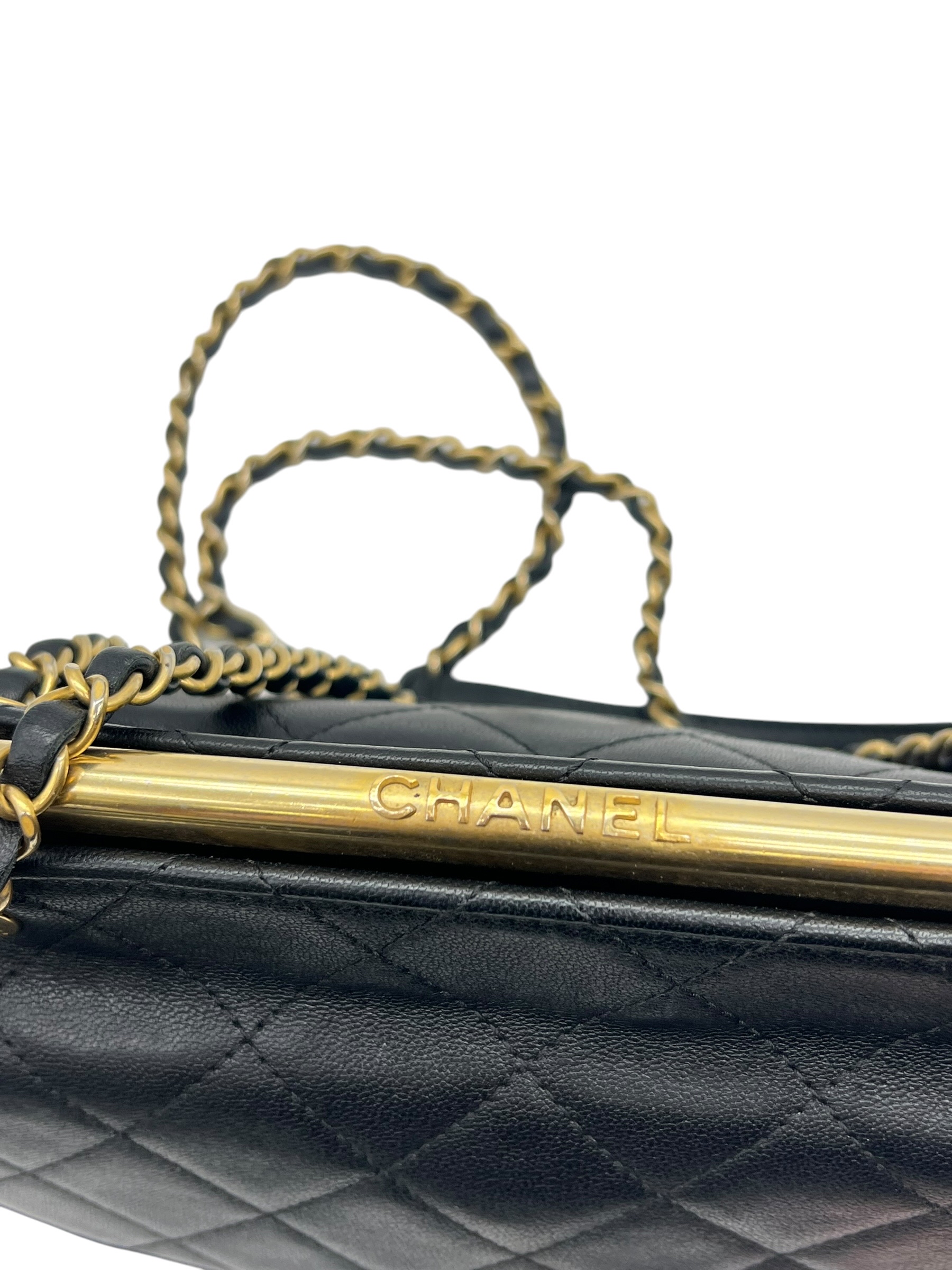 Pre-Owned CHANEL Matelasse Shoulder Bag in Navy / Product Code: 26060507