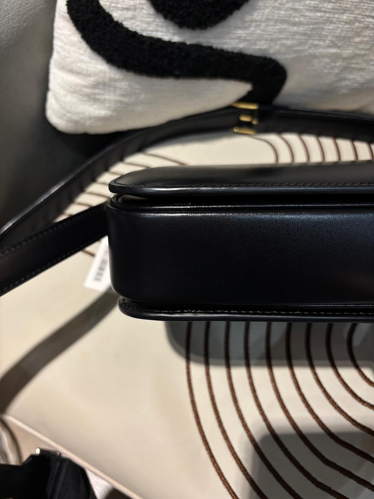 Celine CLASSIQUE TRIOMPHE 黑金凱旋門 medium box flap W22x15.5x6cm  100%Authentic ,98%new  ✅tap booklet ✅dust bag✅box 