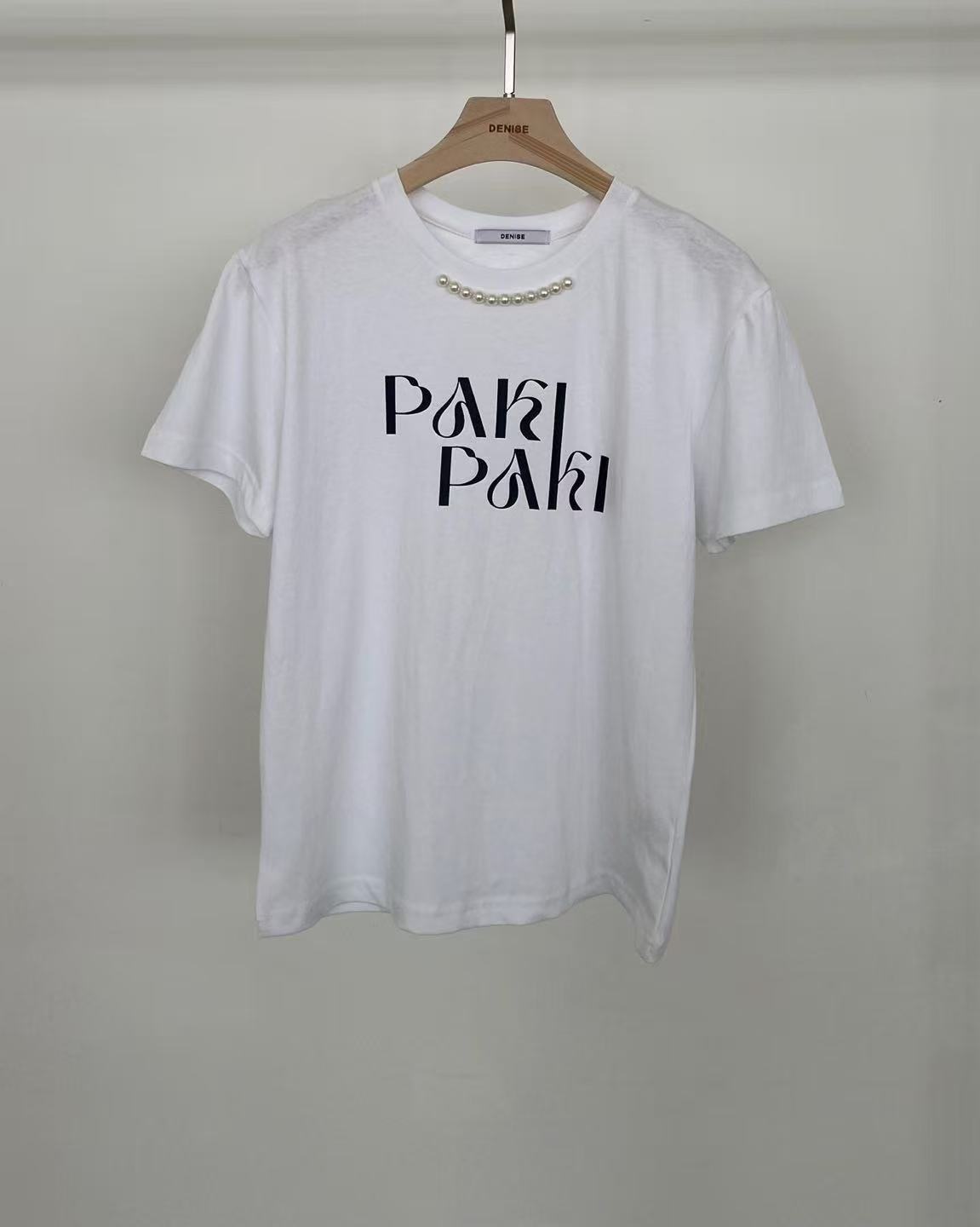 Loose Fit Cotton T-Shirt with Pearl Neckline and Letter Print ‖ 珍珠领装饰字母印花宽松棉T恤 KR01311602