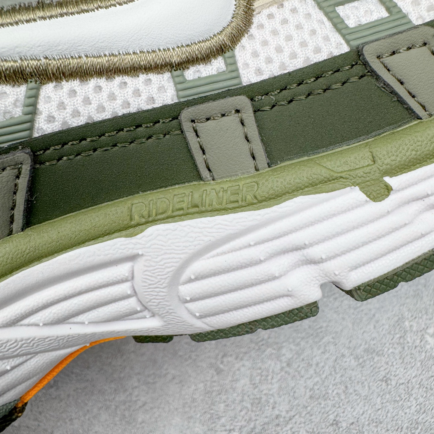 Nike P-6000 IH0246-320  