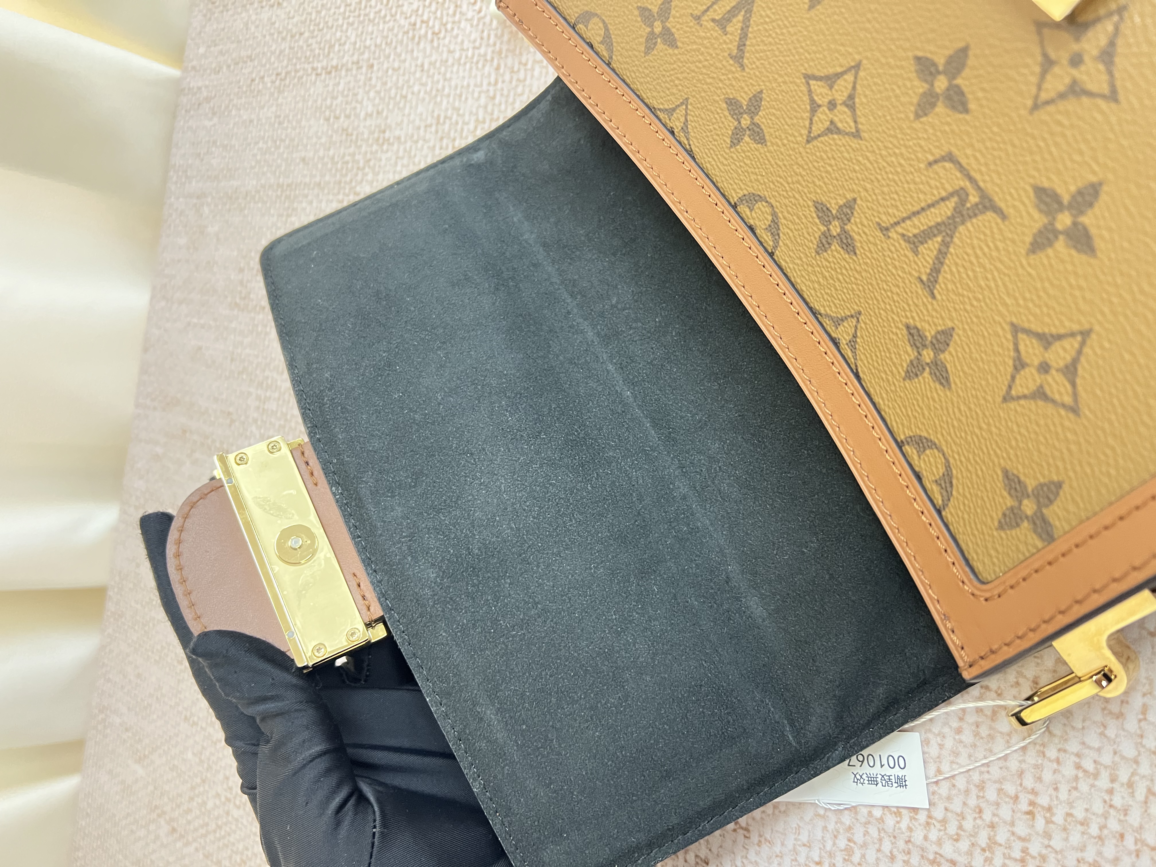 Pre-Owned Louis Vuitton Monogram Reverse Dauphine MM / Product Code: 25121609