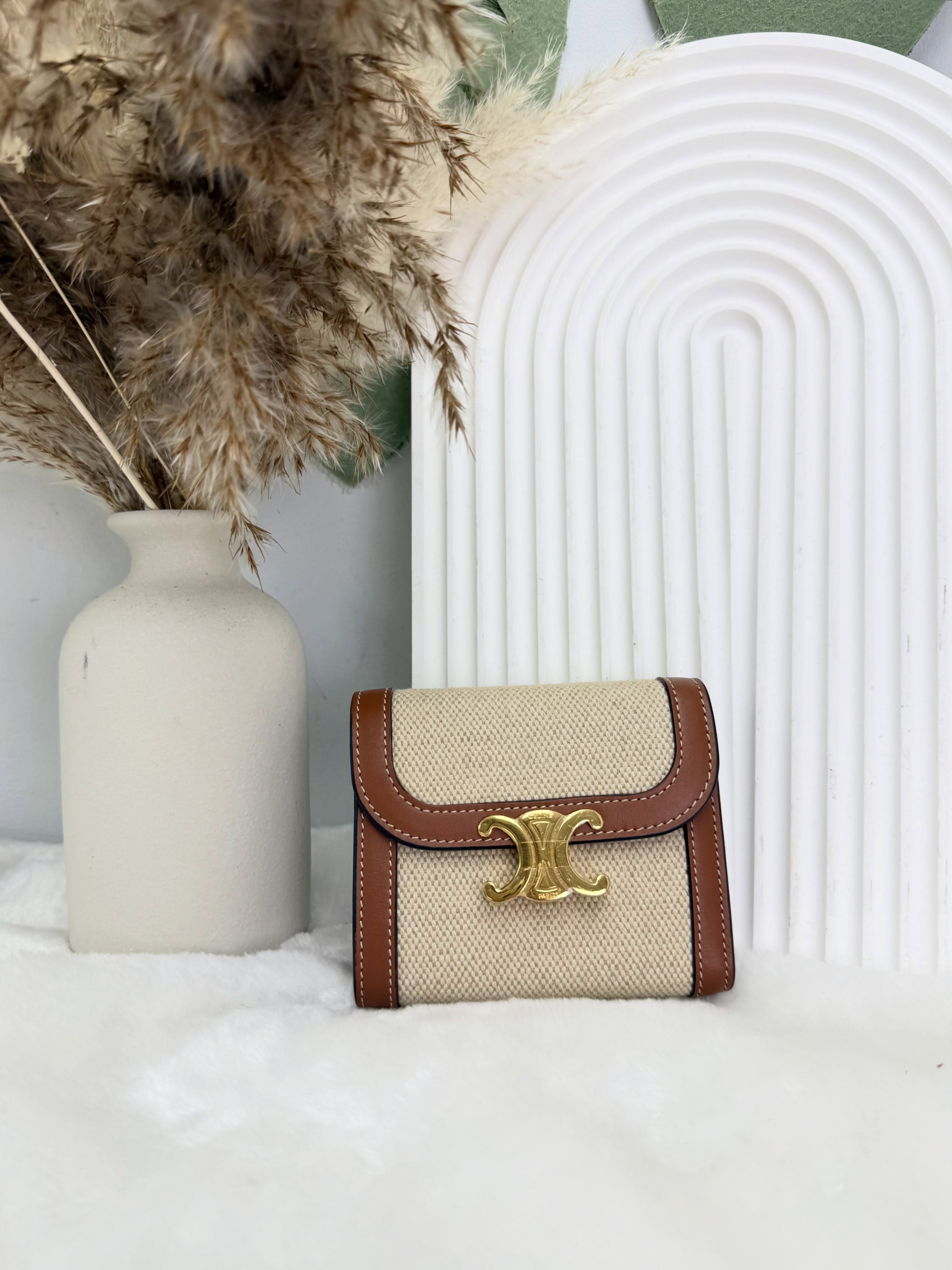 Celine👜 PRE OWNED 🛍️米白帆布拼啡色金扣短銀包 有盒有塵袋 