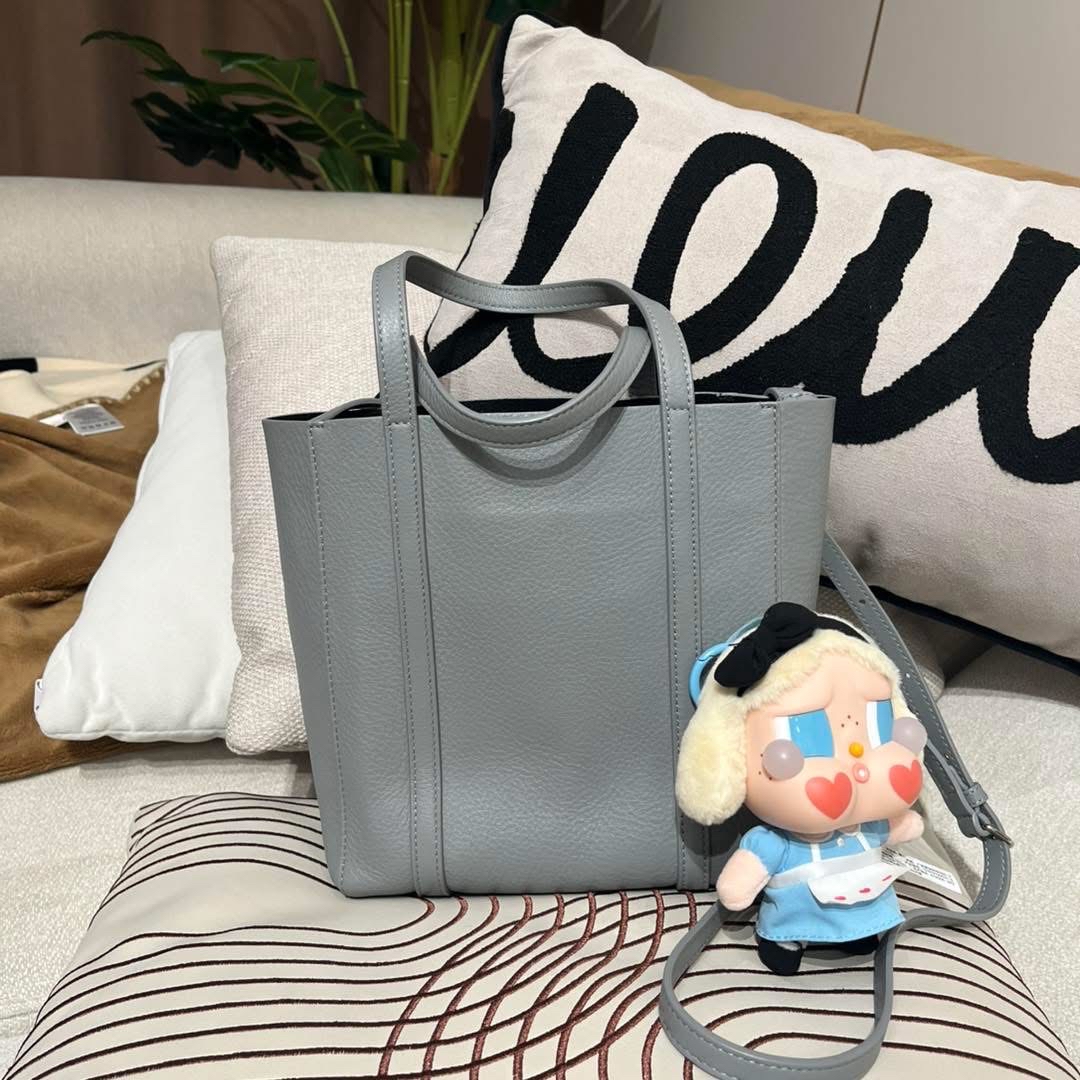 Balenciaga everyday tote bag calfskin  100%Authentic ,98%new✅dust bag 