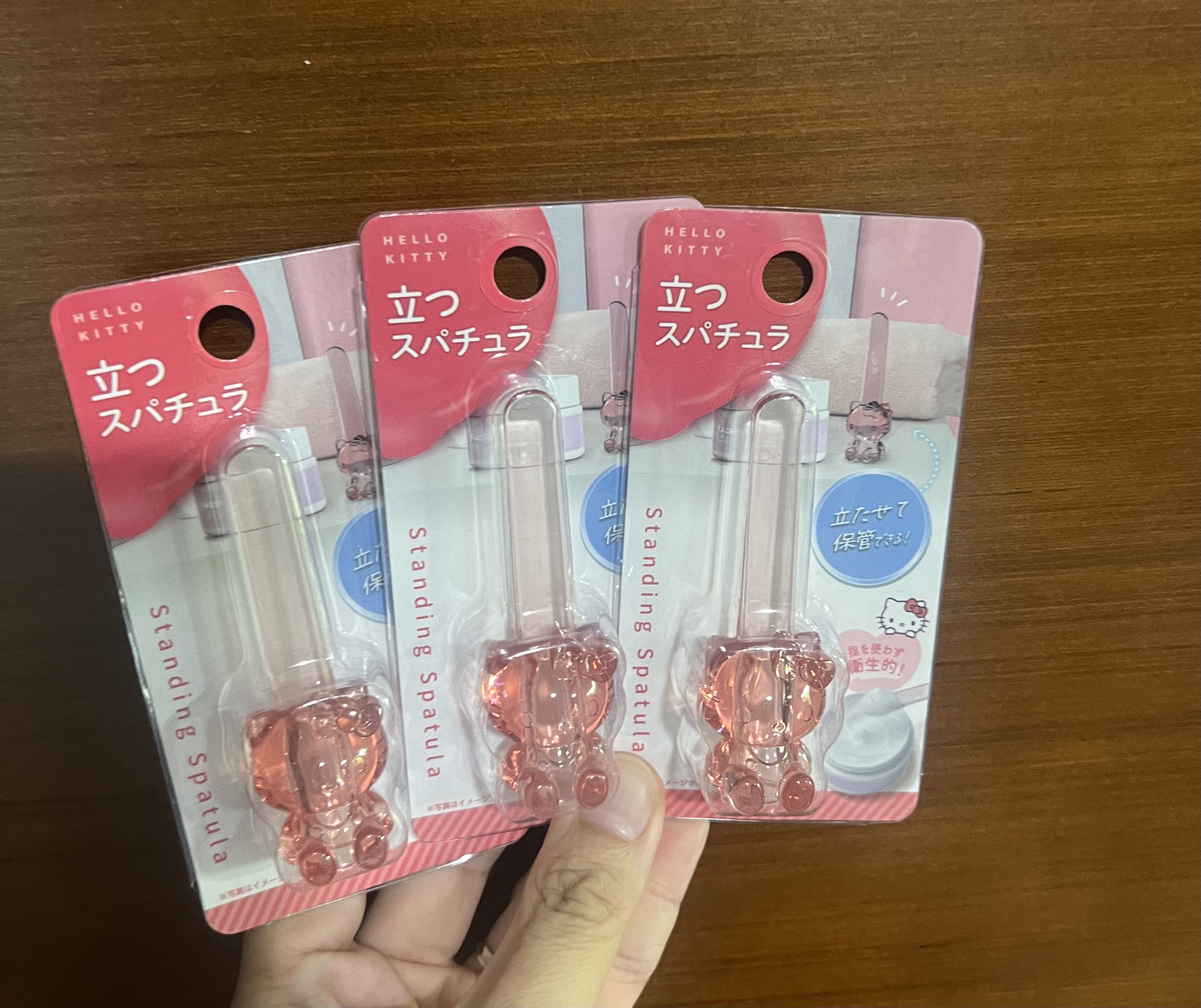 💟現貨💟🇯🇵日本HELLO KITTY 站立式面霜衛生刮棒