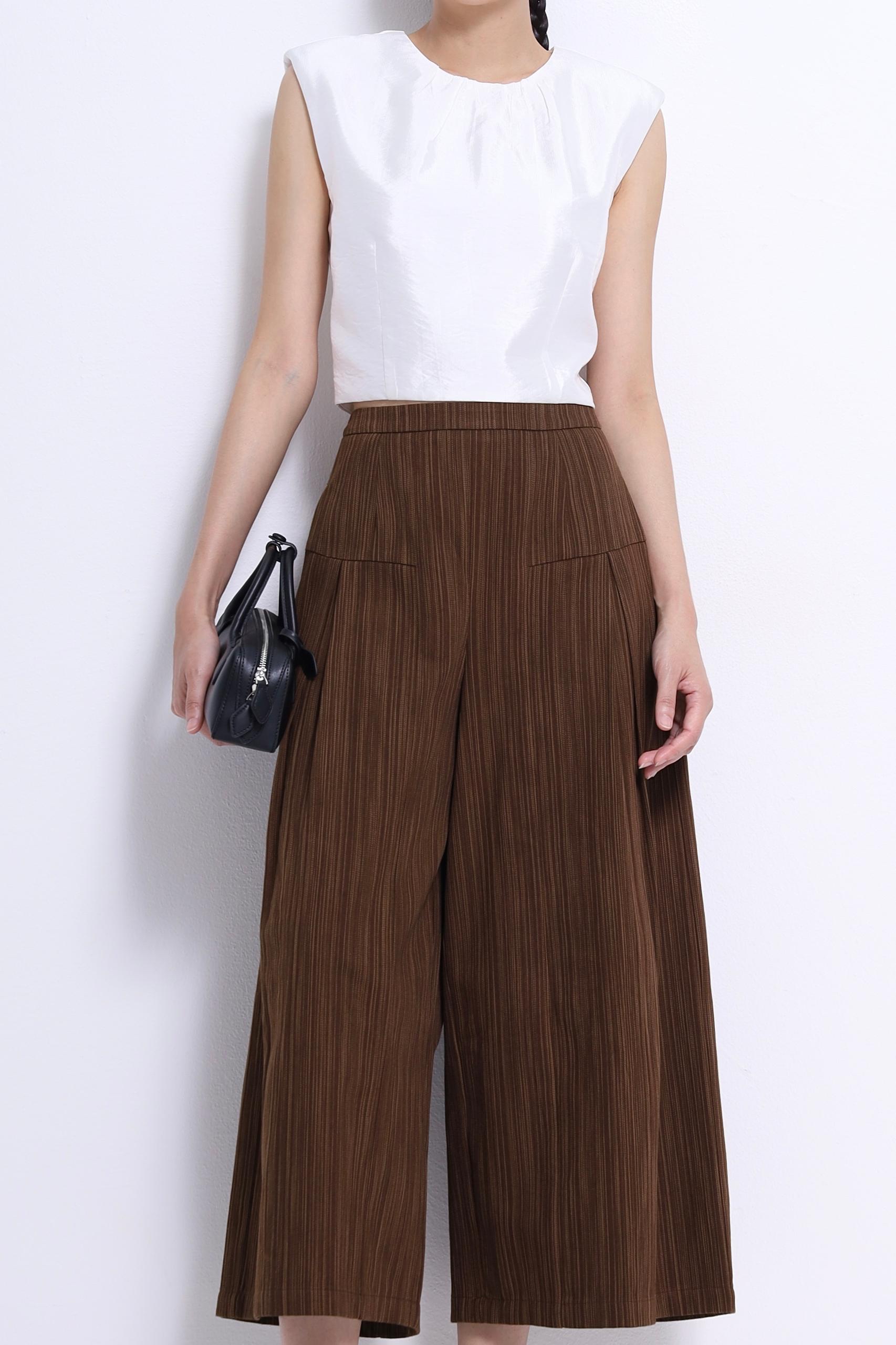 CP1631 Noir Bloom Wide-Leg Pants