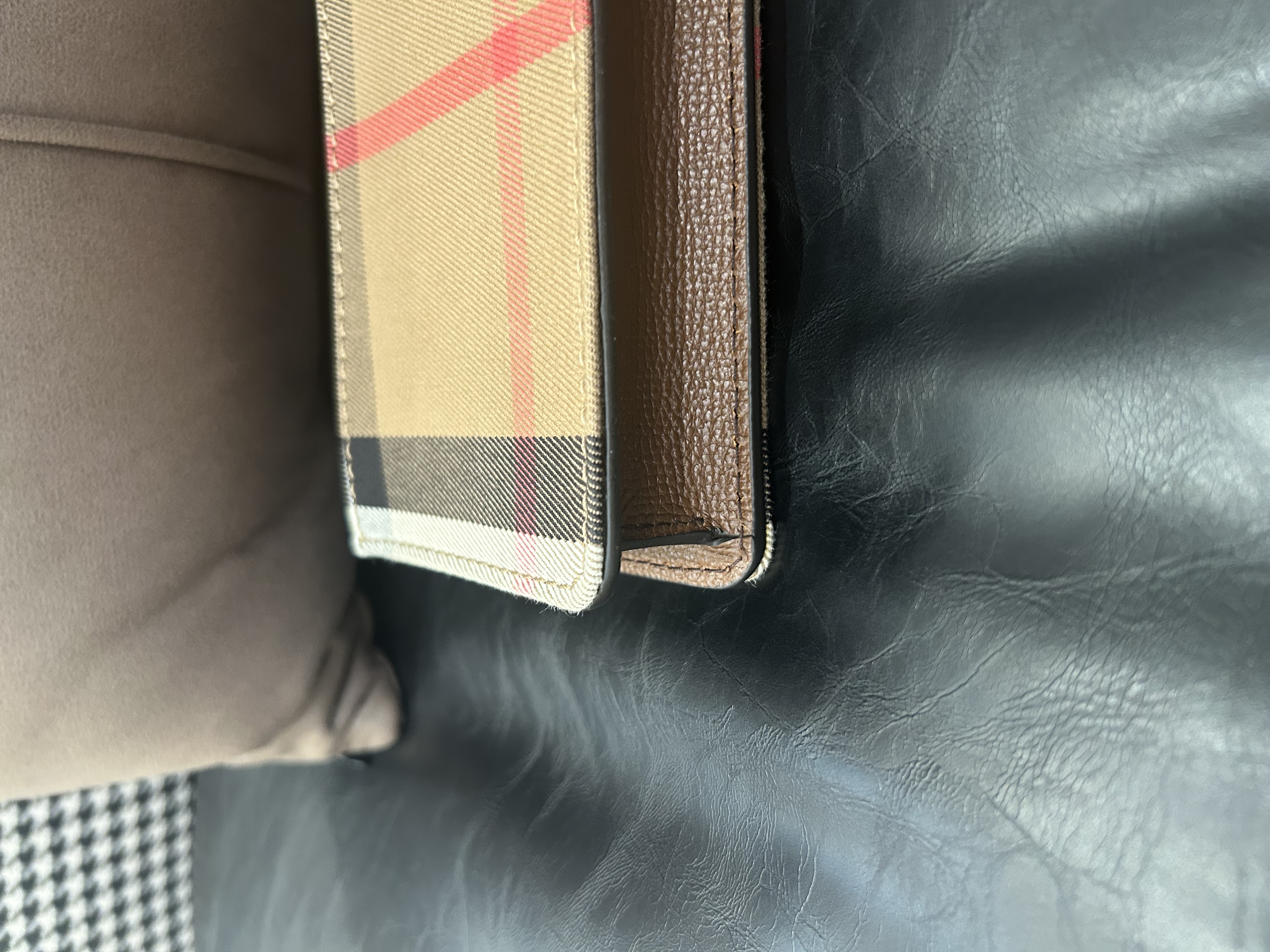Burberry crossbody bag  100%Authentic,98%new ✅dust bag 