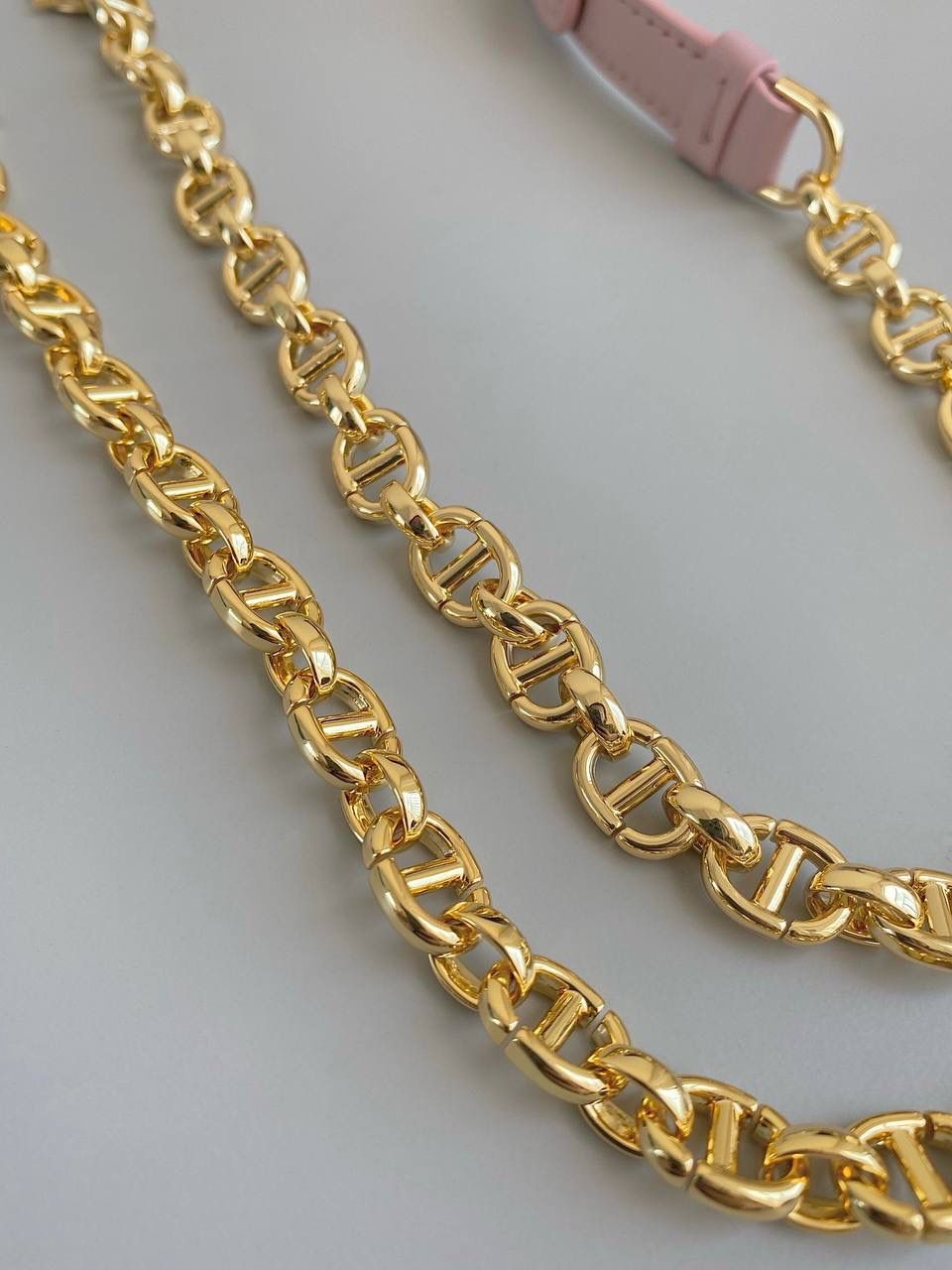 🈶粉金 𝗗𝗶𝗼𝗿 𝗰𝗮𝗿𝗼手提相机包，全皮款 推荐给所有小包爱好者，超级呆萌 方方正正的箱形，软糯糯的小牛皮 简单不花哨，可拆卸肩带➕手提带两用 手提真的非常非常好看，多了丝小女人的娇羞感 高级又不失复古，冬天配大衣绝了 18×5×13cm，#7301m