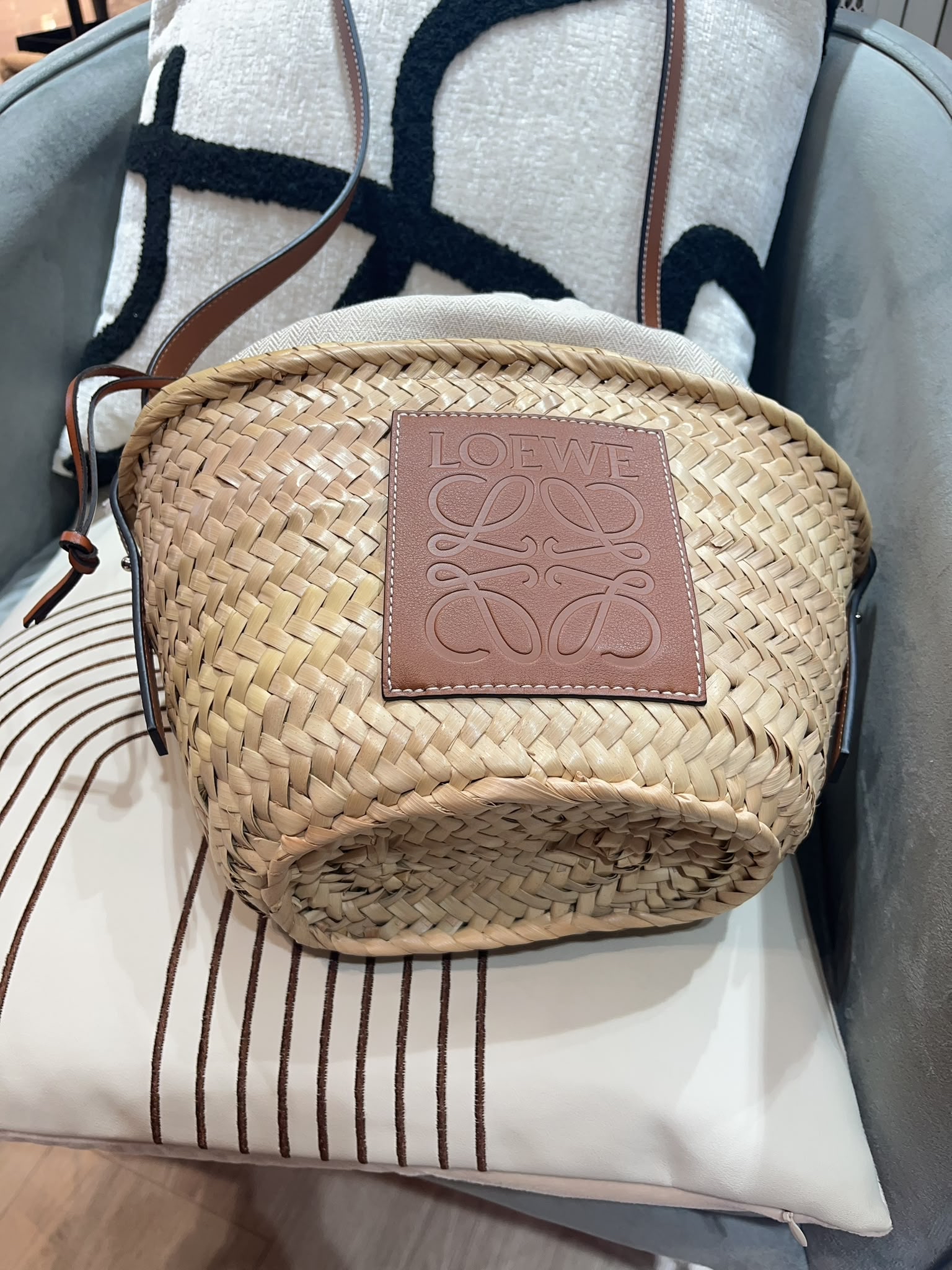 Loewe RAFFIA shoulder bag 斜孭袋 100%Authentic ,98%new ✅dust bag 