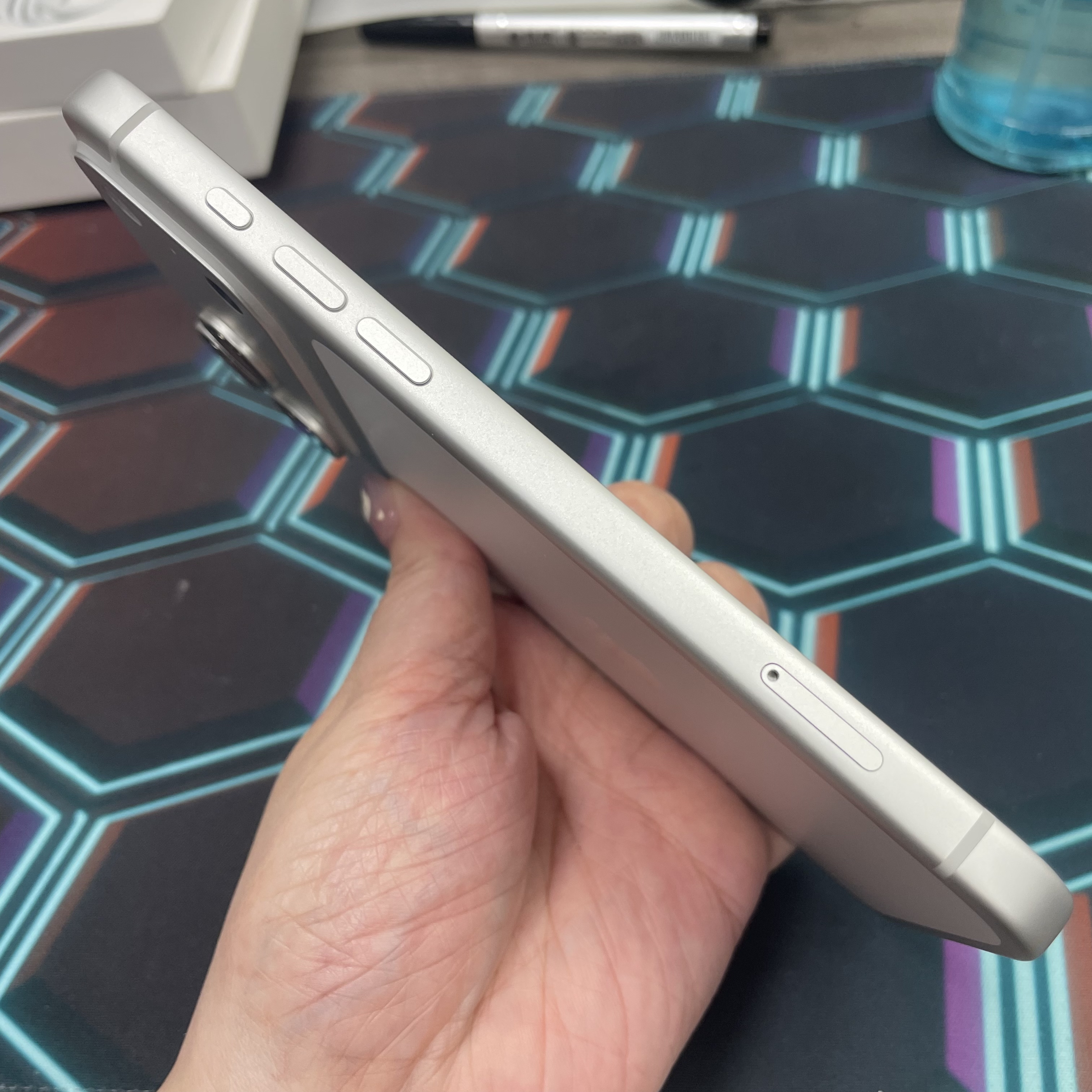 *6780 17 Pro max 未使用品 1TB 電100 銀色 sliver