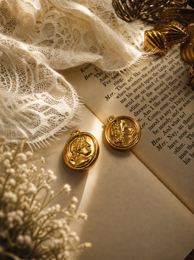 黄金時代的迴響 ∙ 西洋古董浮雕與金屬流光耳環系列 Echoes of the Golden Age ∙ Vintage Gilded Relief & Statement Earring Collection