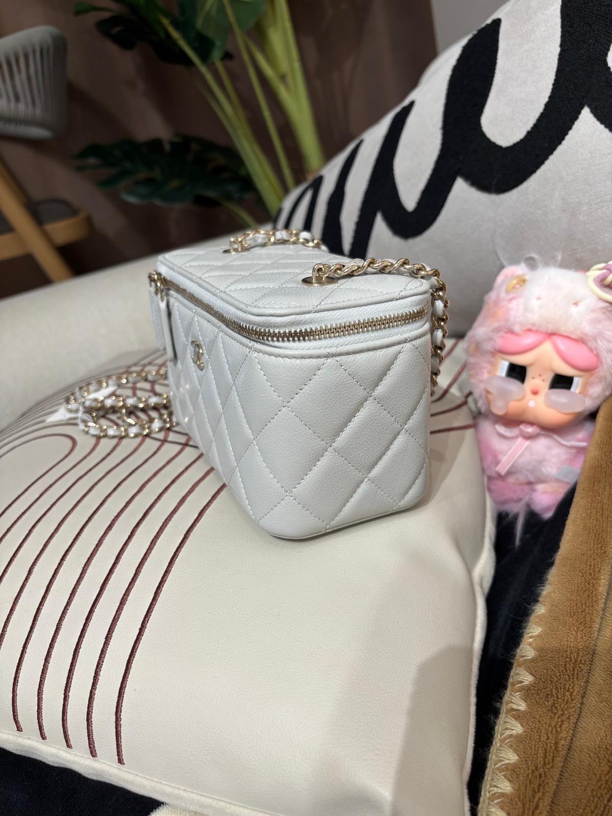 Chanel vanity with chain  灰色亮面粒粒牛皮長盒子 AP1341 100%Authentic, 98%new ✅晶片✅Dust bag✅Box