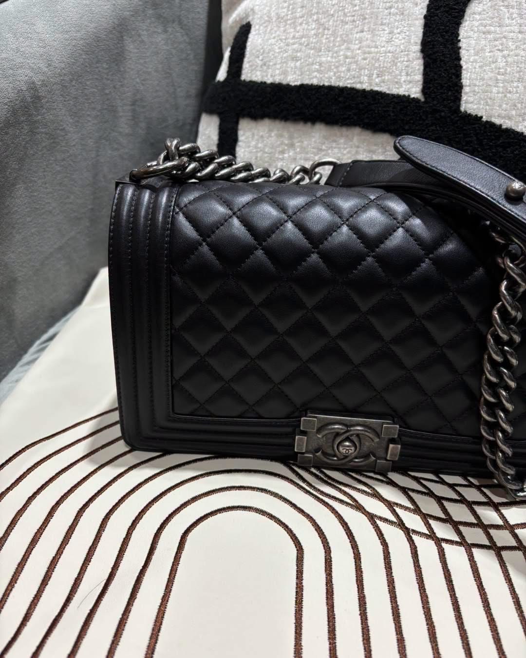 Chanel boy Chanel medium 25cm  100%Authentic,98%new ✅27card ✅dust bag ✅box 