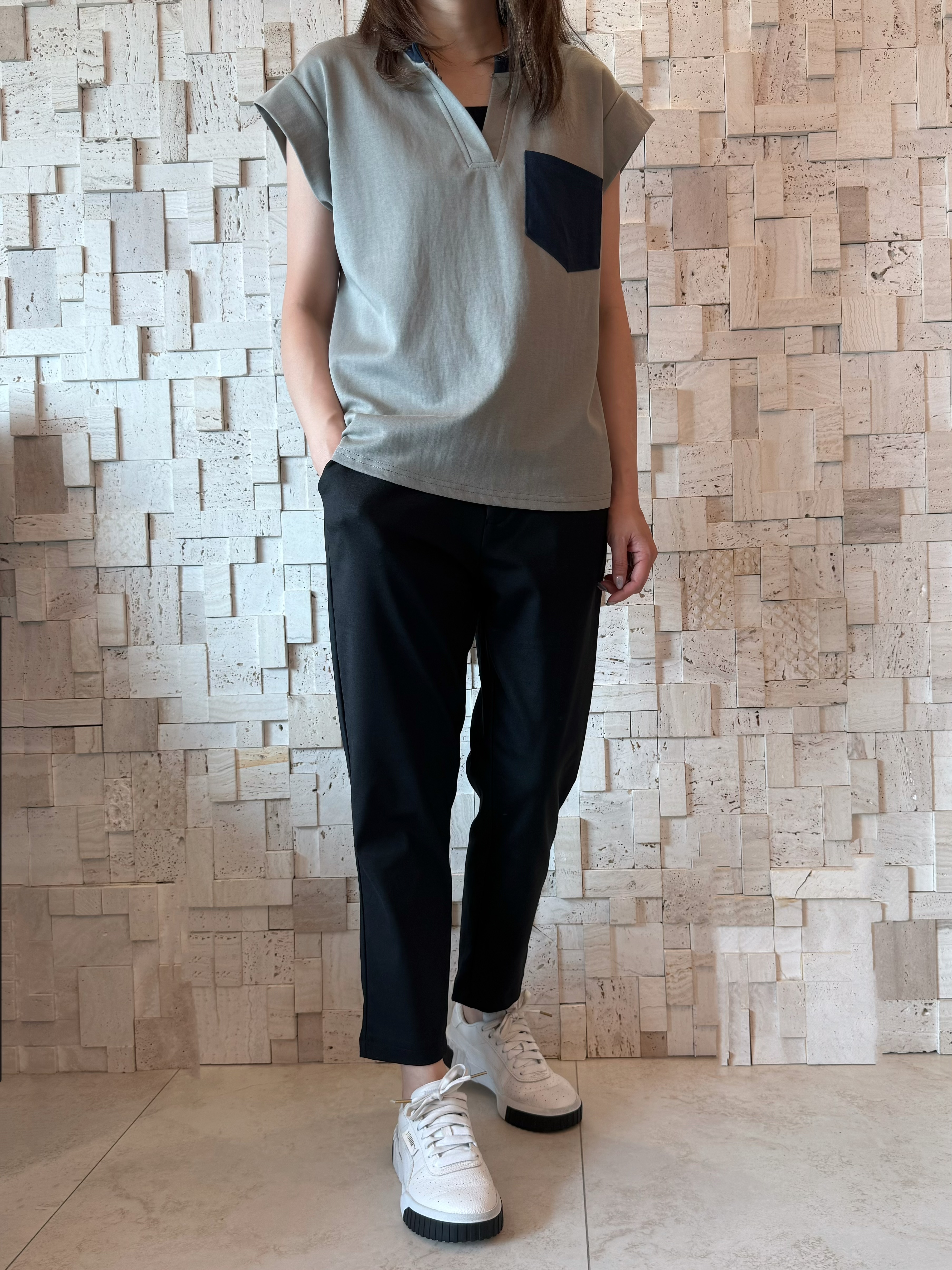 #2086 撞色邊V領Top✨