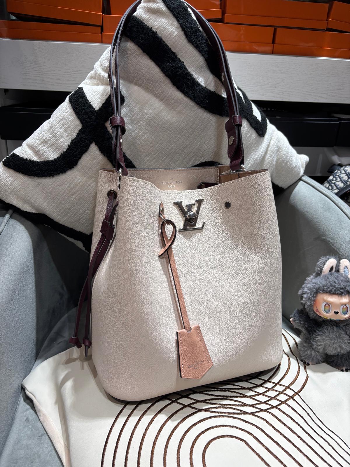 LV Lockme Bucket bag Calfskin 100%Authentic, 98%New ✅Dust bag