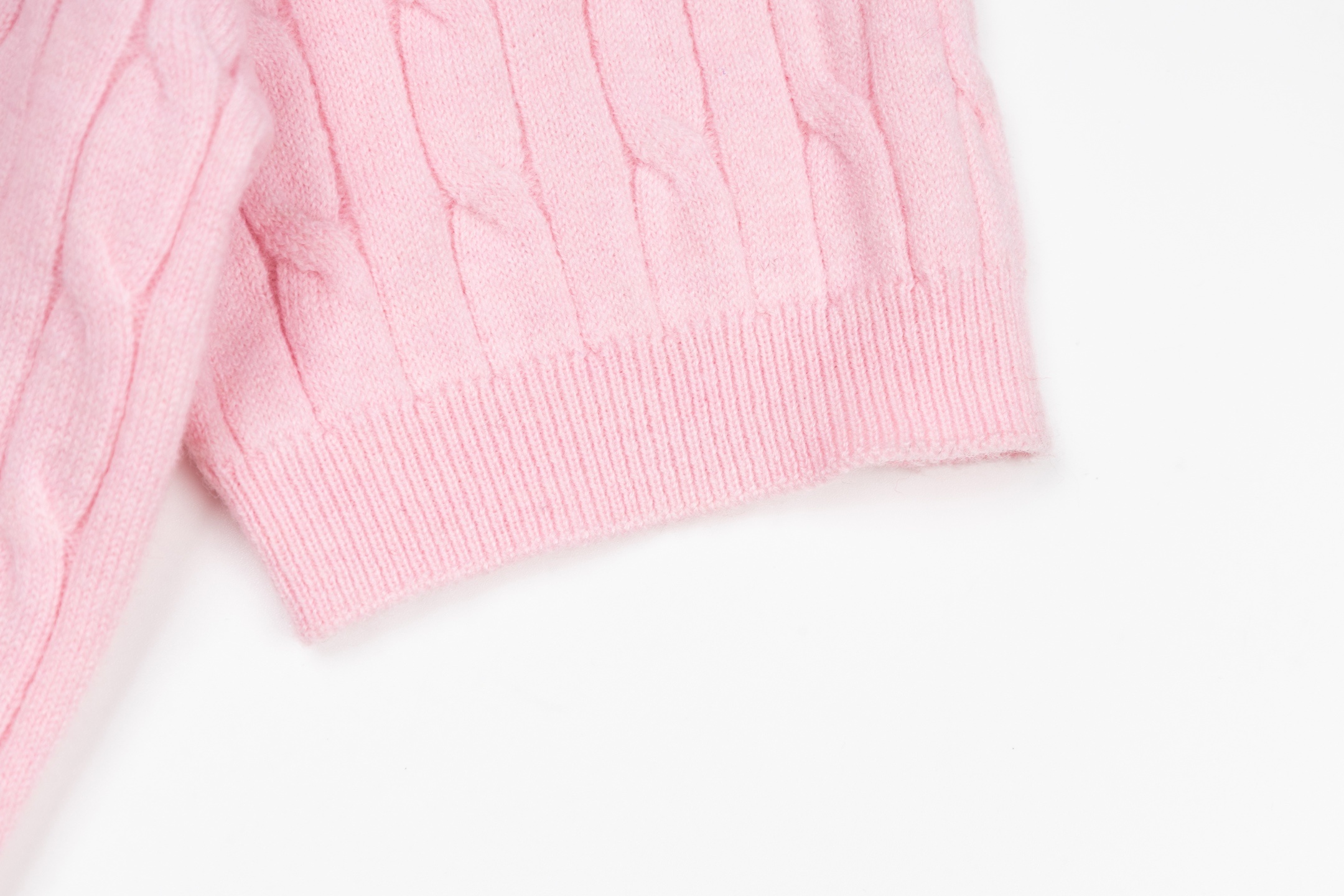 Mardi Mercredi Flower Embroidery Cable Short Sleeve Knit