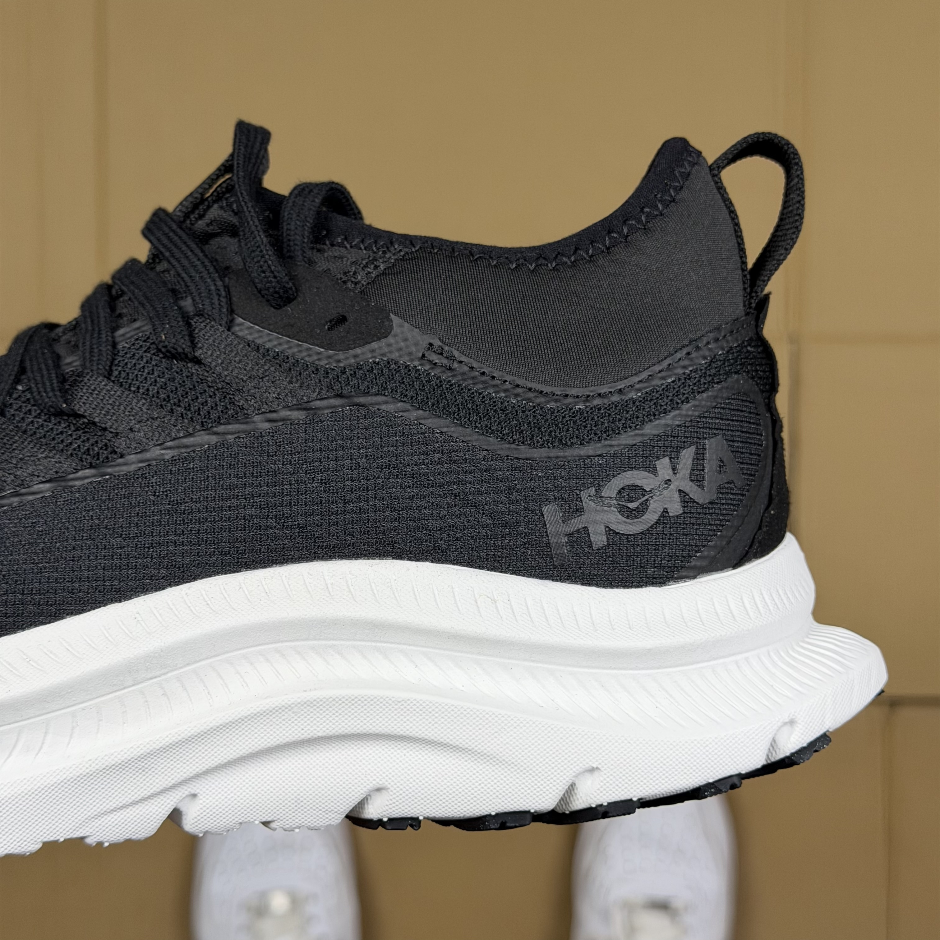 Hoka One One Kawana Mid