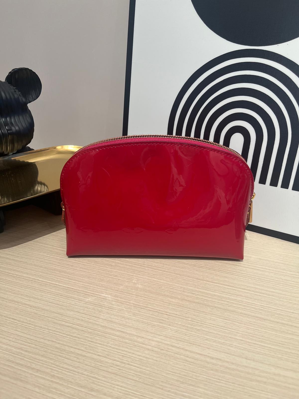 Lv cosmetic pouch 化妝袋 100%Authentic,95%new ✅dust bag 