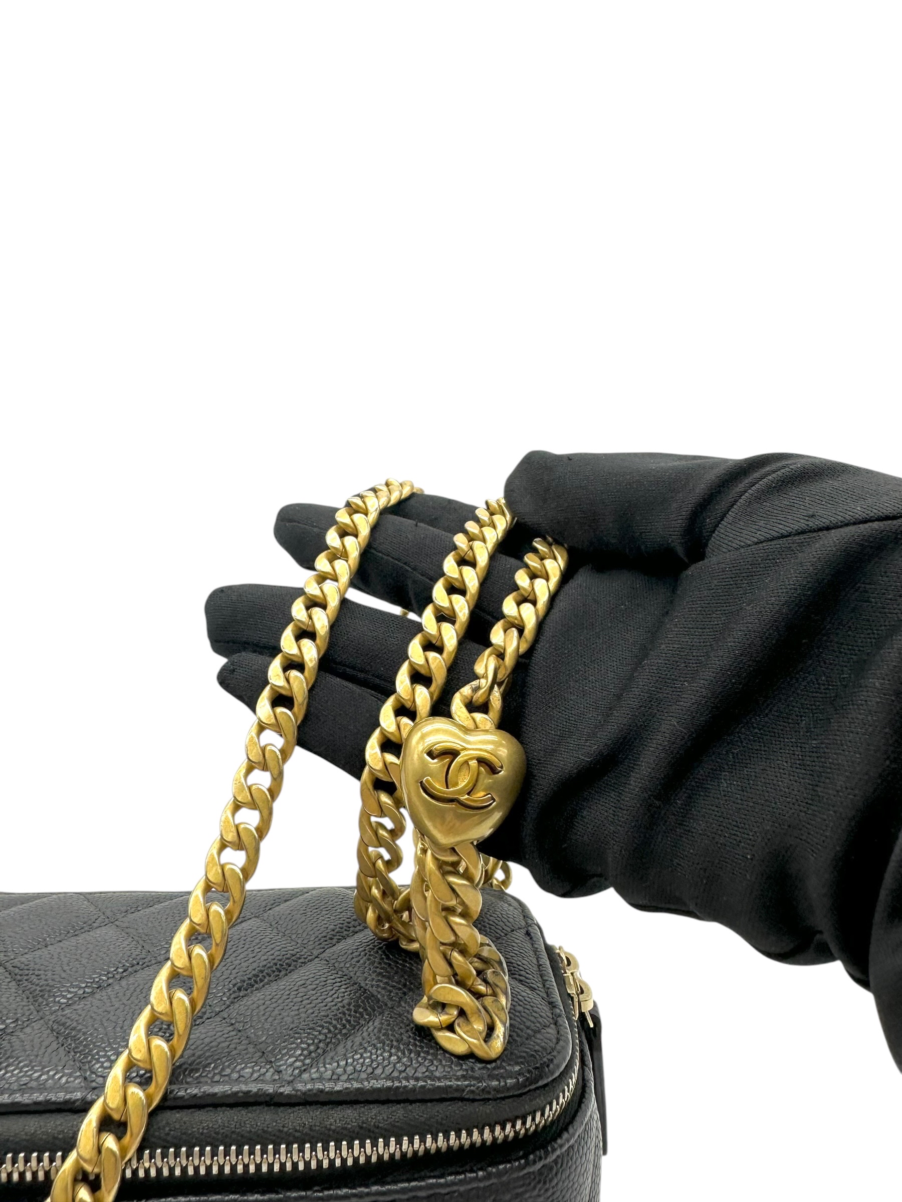 Pre-Owned CHANEL Vanity Case with Chain / Product Code: 080204