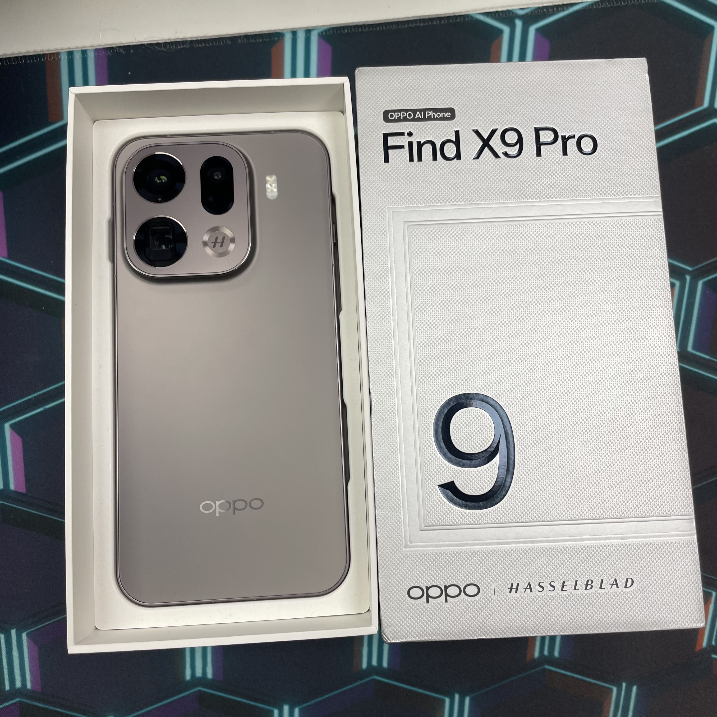 *6526 Oppo Find X9 Pro 勁靚機 16+512GB 鈦灰色 gray