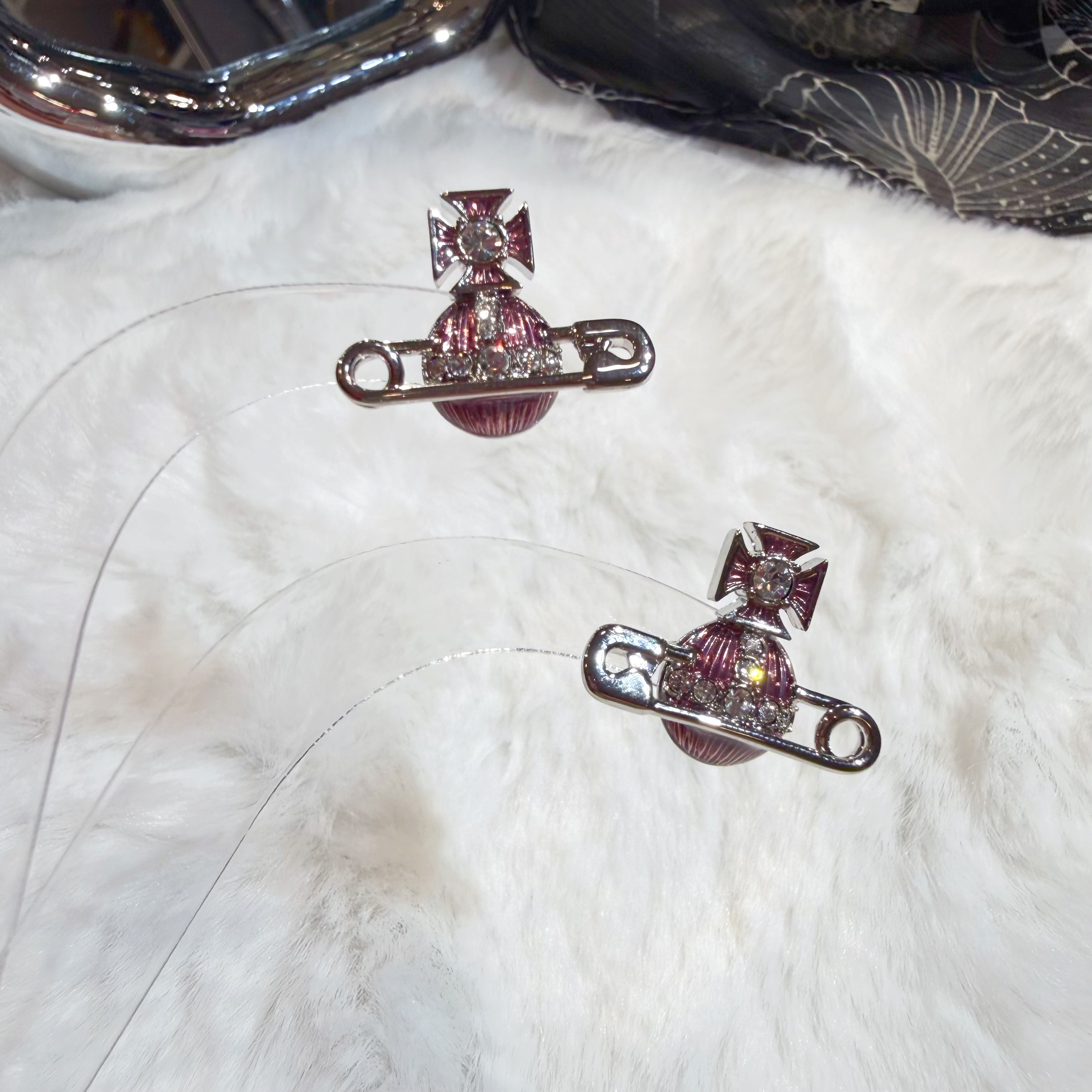 Vivienne Westwood Kitty earrings pink