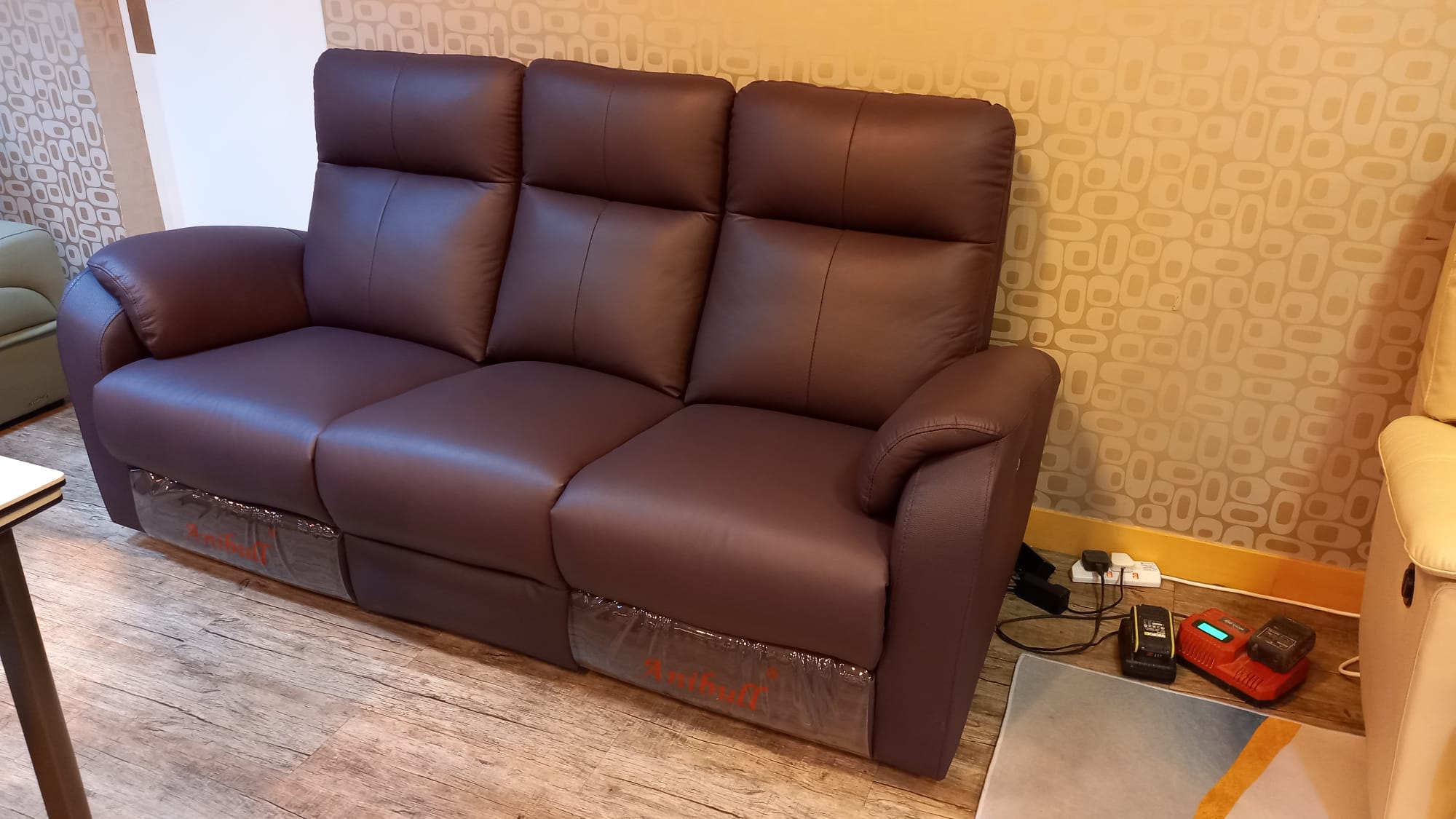 Anibull安利寶AN1407A雙座位水牛皮面電鉸梳化