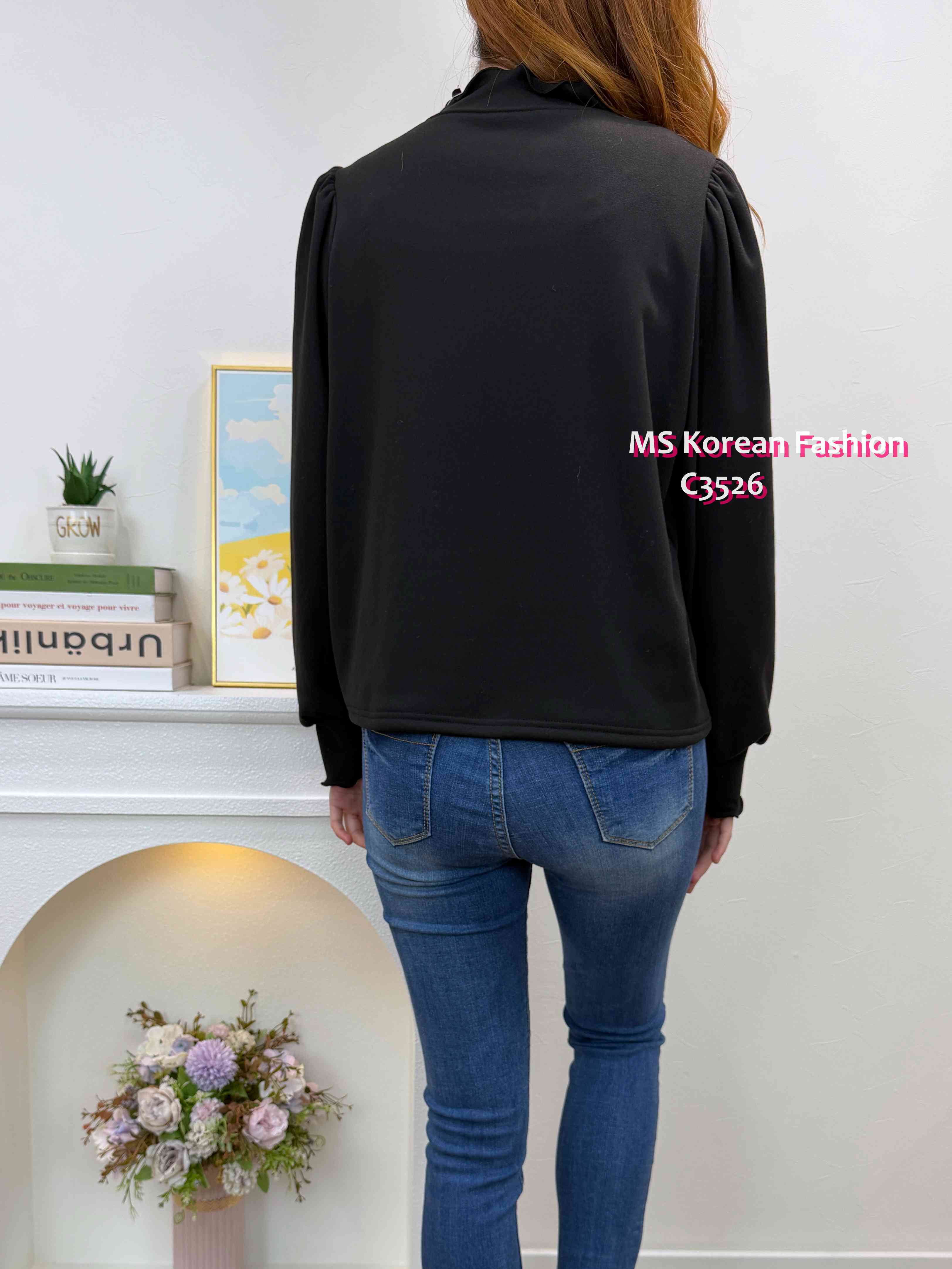 C3526 韓國🇰🇷淨色荷葉邊毛底top