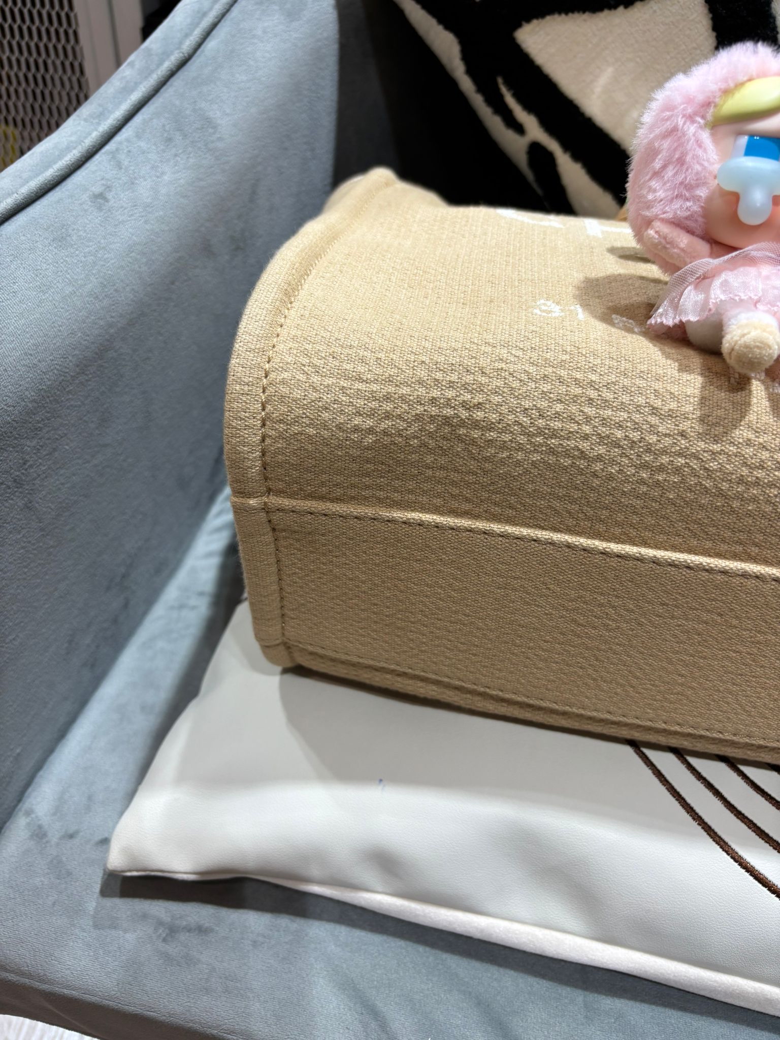 Chanel deauville tote bag with pouch 100%Authentic,98%new ✅晶片✅dust bag✅pouch 