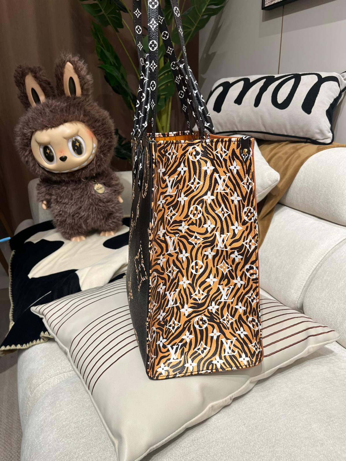 Lv On The Go GM Leopard 2 Way Tote NFC  100%Authentic, 98%New ✅Dust bag