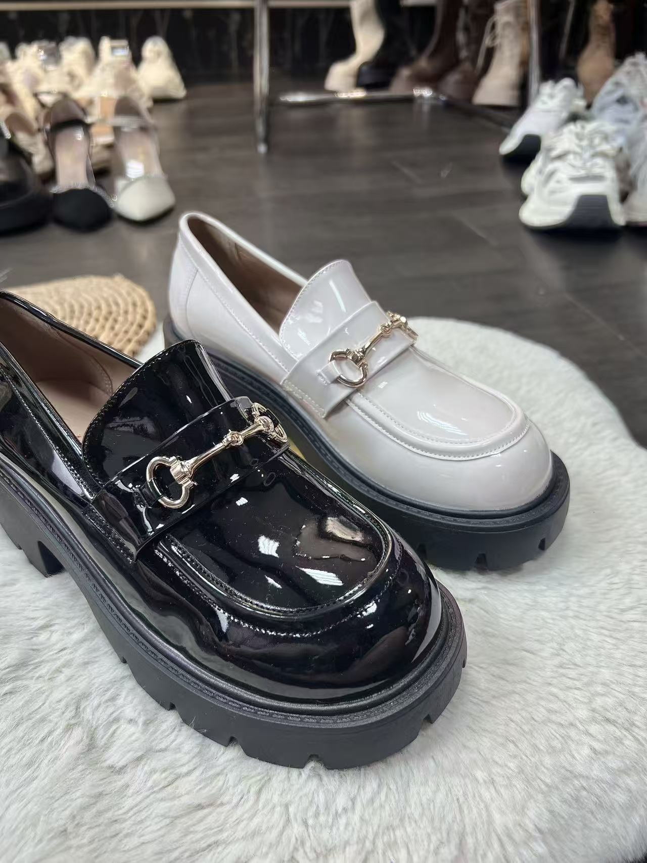 TA77 爆款百搭马蹄扣乐福鞋