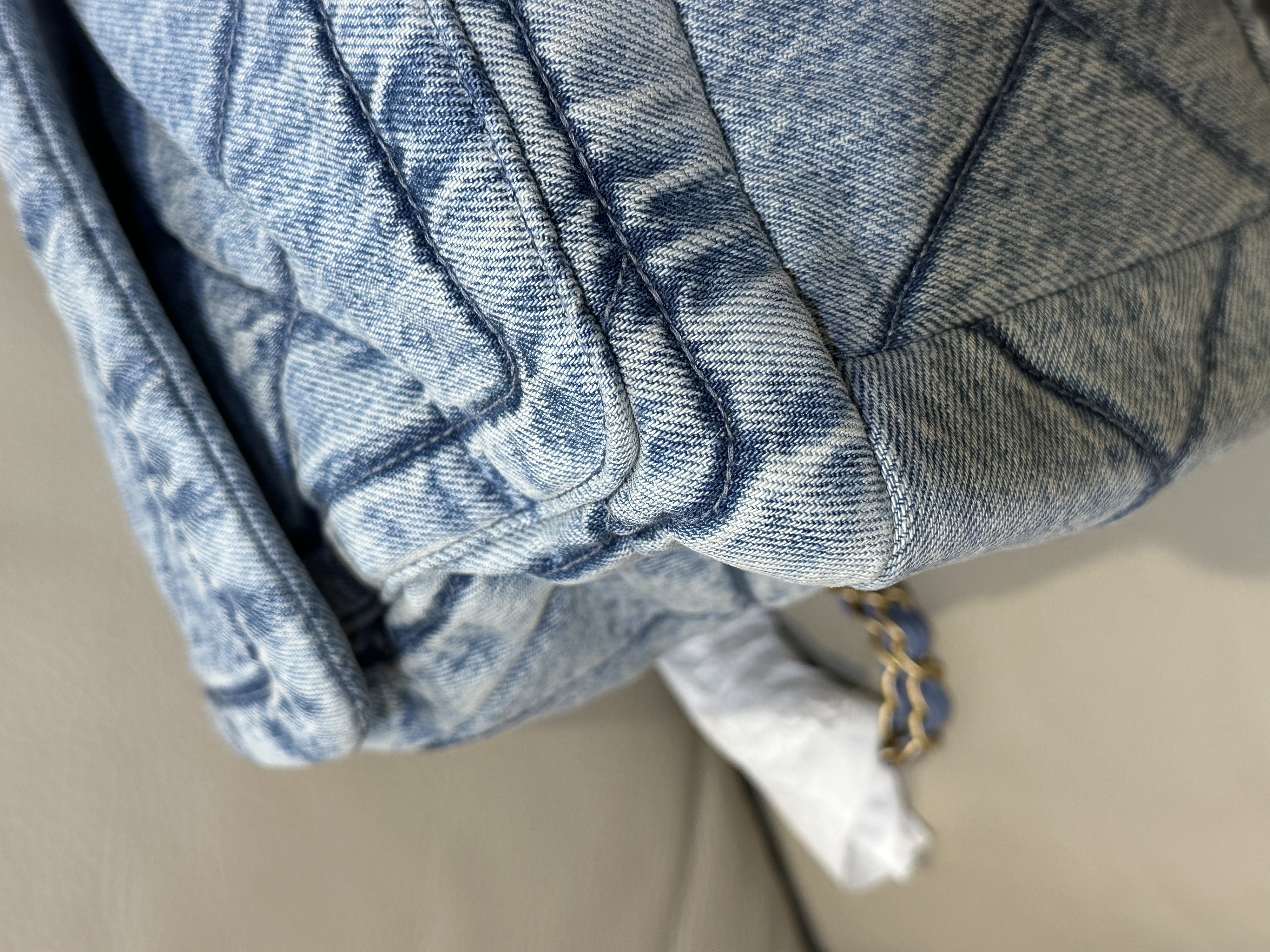 Pre-Owned  Chanel Light Blue Denim Hobo Bag / Product Code: 26040519