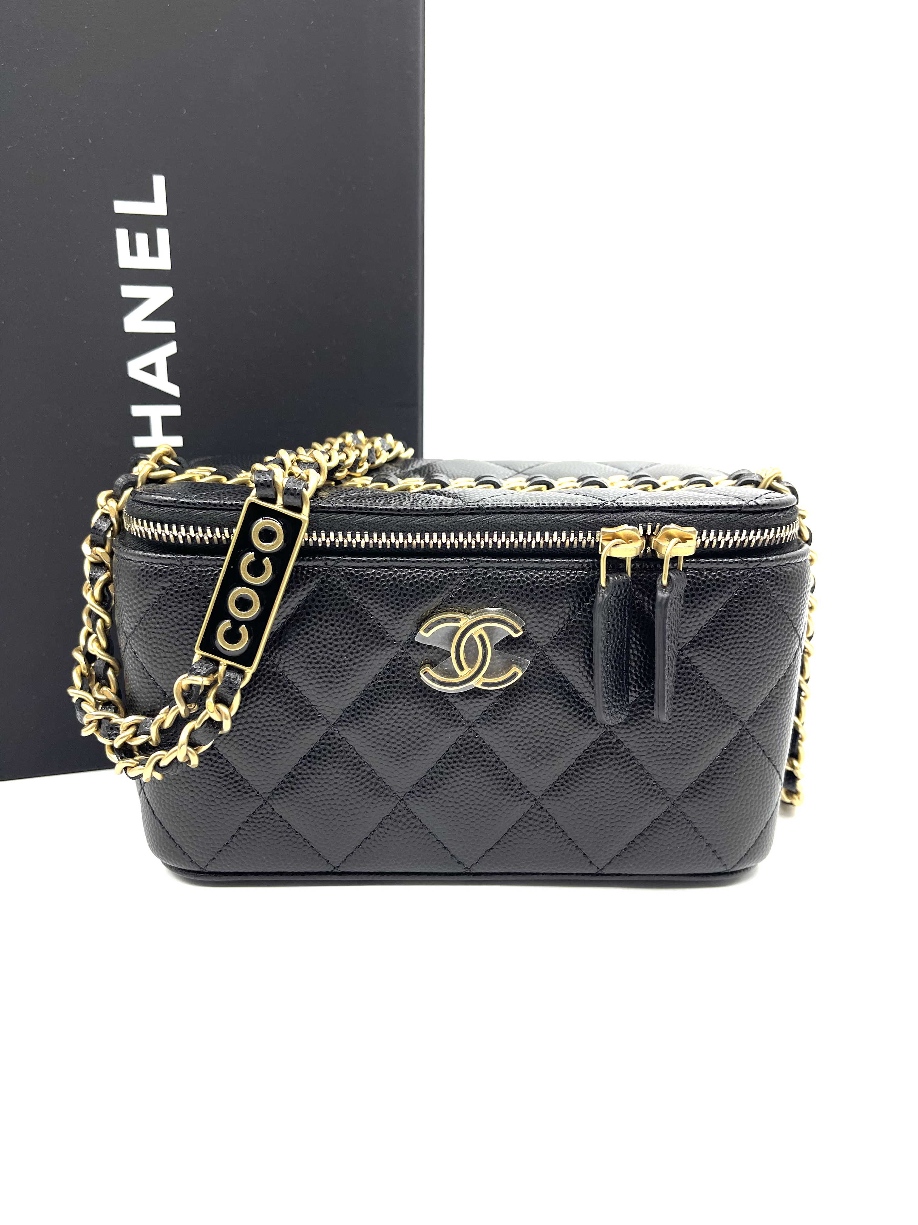 Pre-Owned CHANEL Clutch With Chain / Black / Product Code:248901