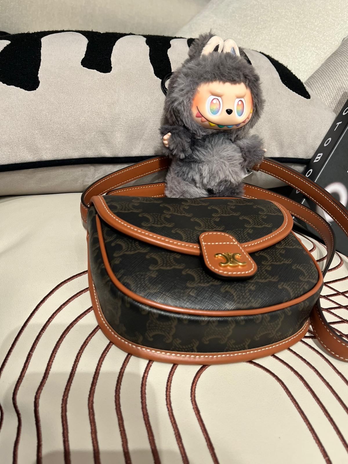 Celine mini Besace Triomphe Shoulder Bag，100%Authentic, 98%new✅Tag✅Dust bag