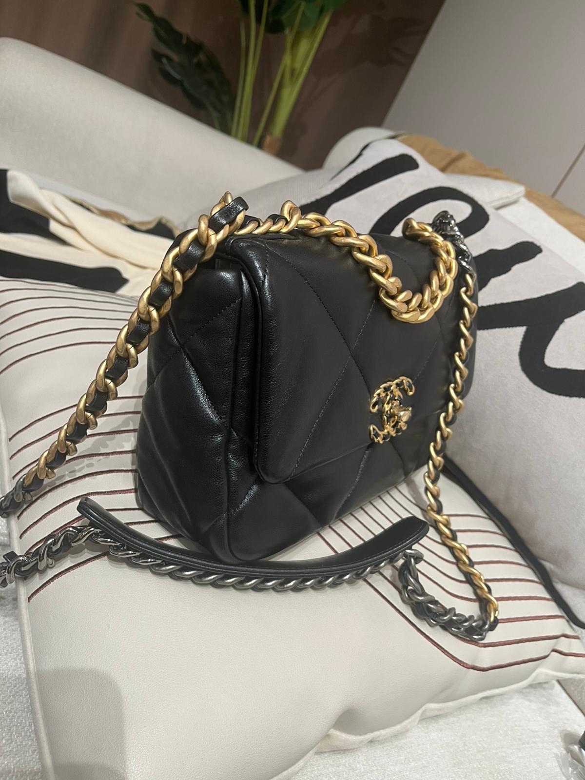 Chanel 19 Small AS1160 100%Authentic, 98%New ✅晶片✅Dust bag✅Box