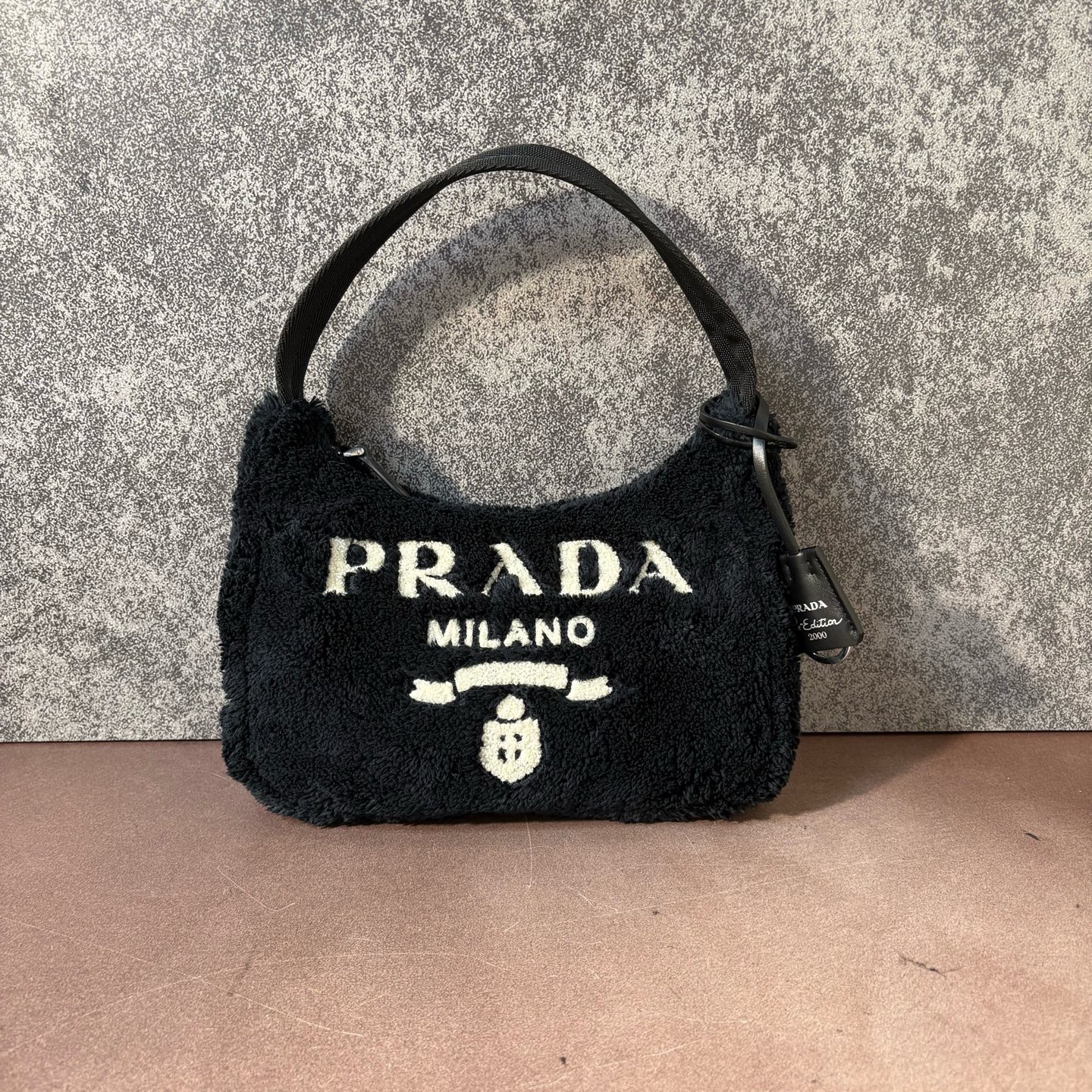 【預訂貨品】prada 毛毛hobo腋下包