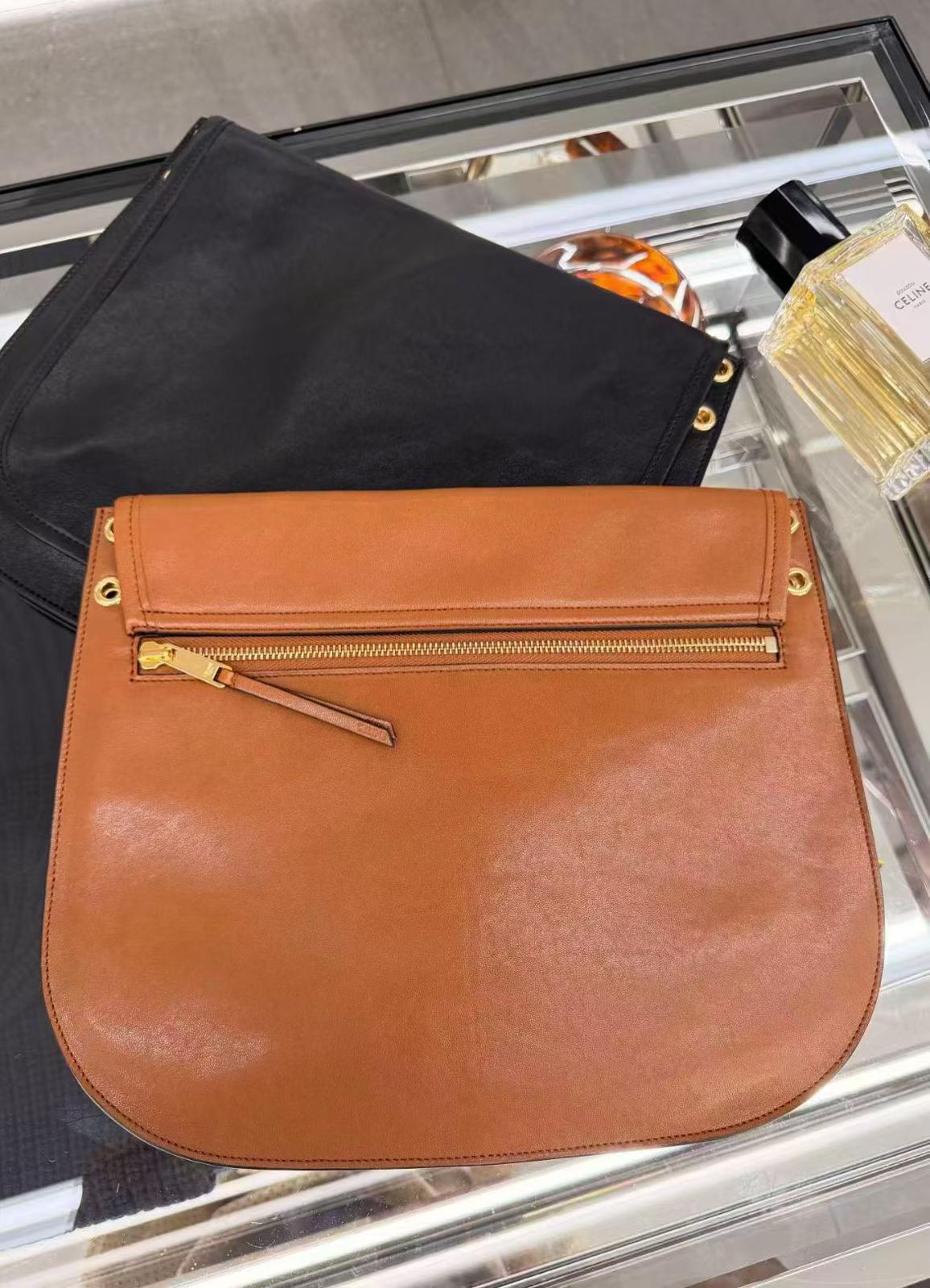 預購 💫💫💫Celine專櫃 BESACE SOFT TRIOMPHE shoulder bag 巴黎代購價