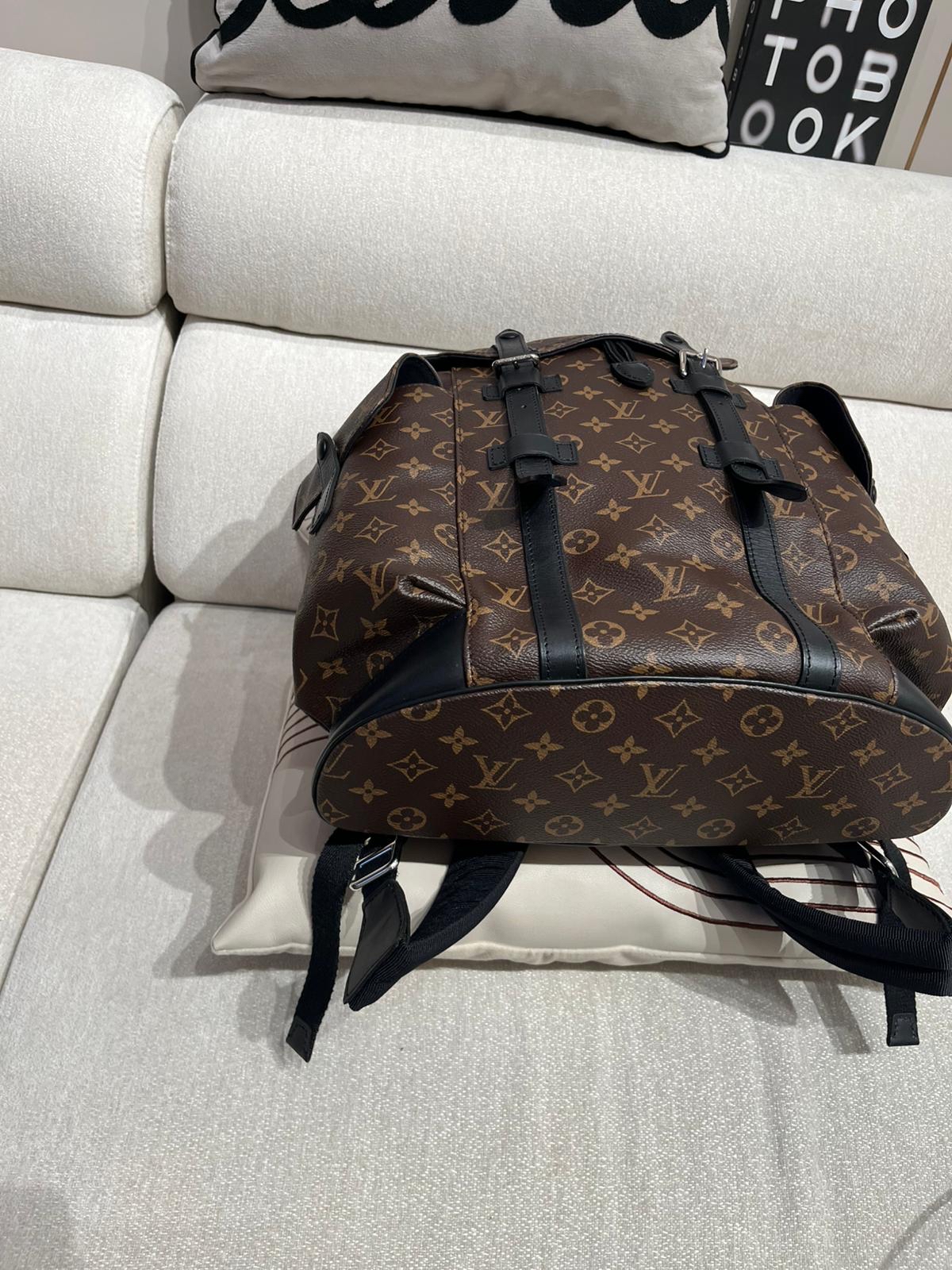 Lv backpack Christopher MM M43735 Monogram Macassar  100%Authentic,95%new✅dust bag ✨專門店售價$27,700✨📣