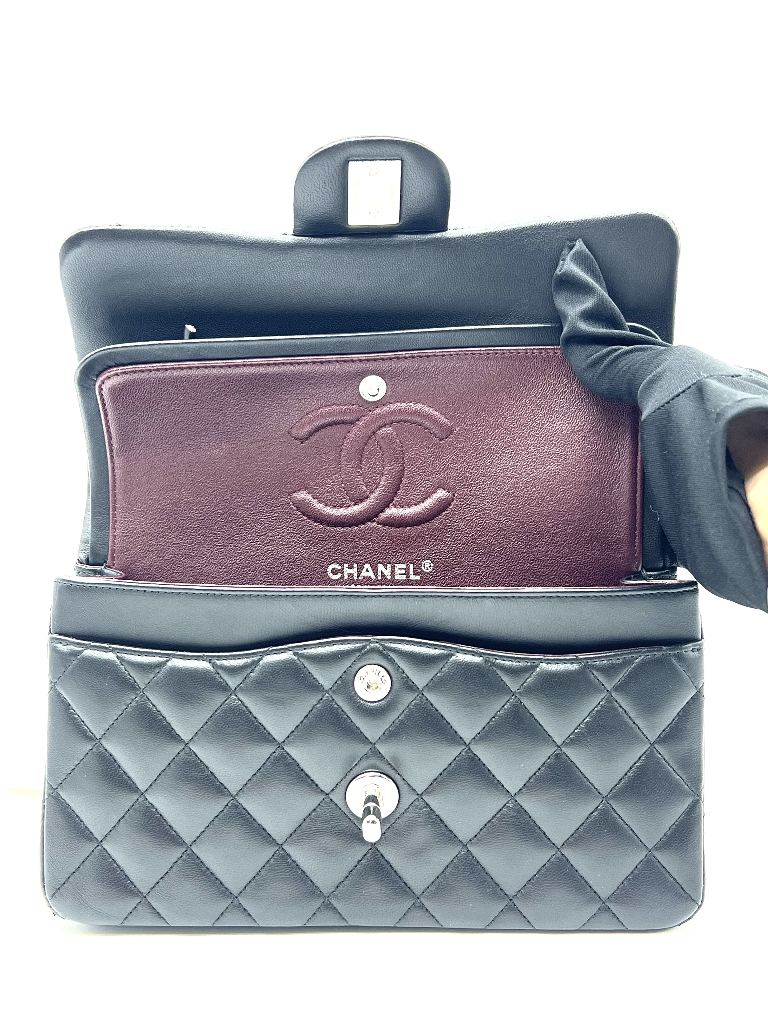 Pre-Owned CHANEL Classic Flap / Product Code: 26050705
