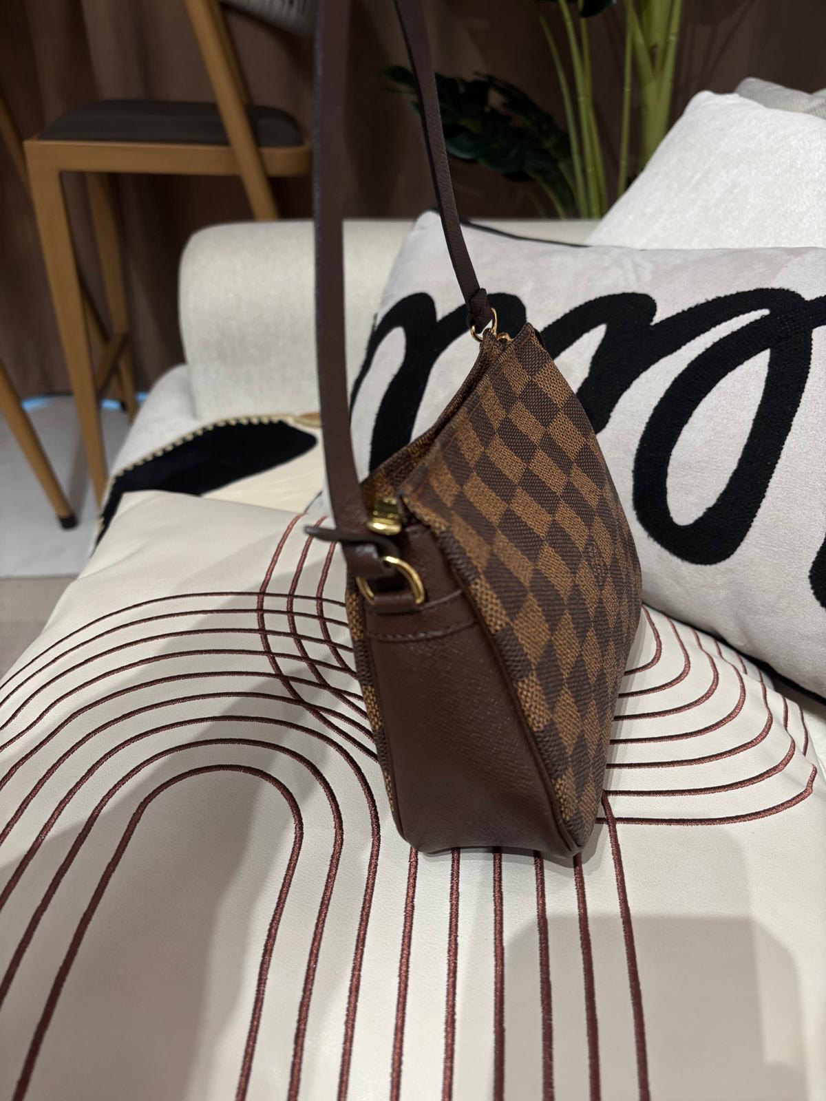 Lv Trousse Pochette zip pouch shoulder bag 100%Authentic, 95%new
