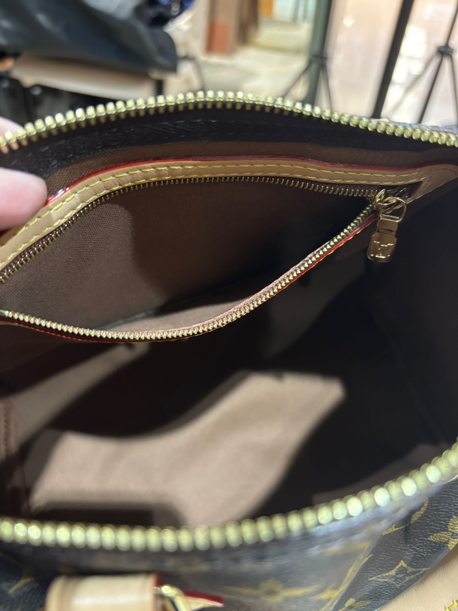 LV speedy Bandoulière 25 monogram 100%Authentic, 98%New  ✅Key Lock ✅長肩帶✅塵袋✅box