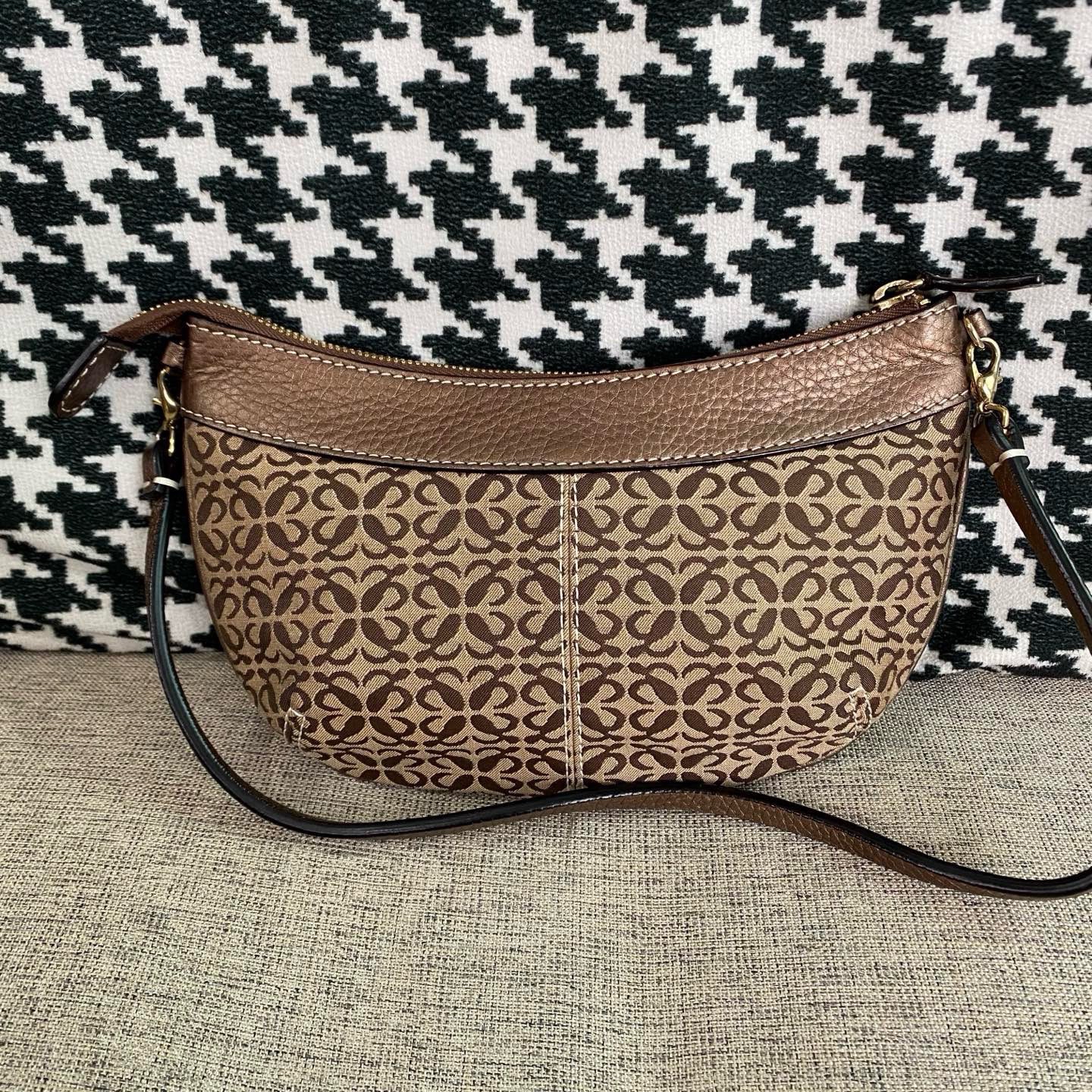 【預訂貨品】LOEWE老花腋下包 